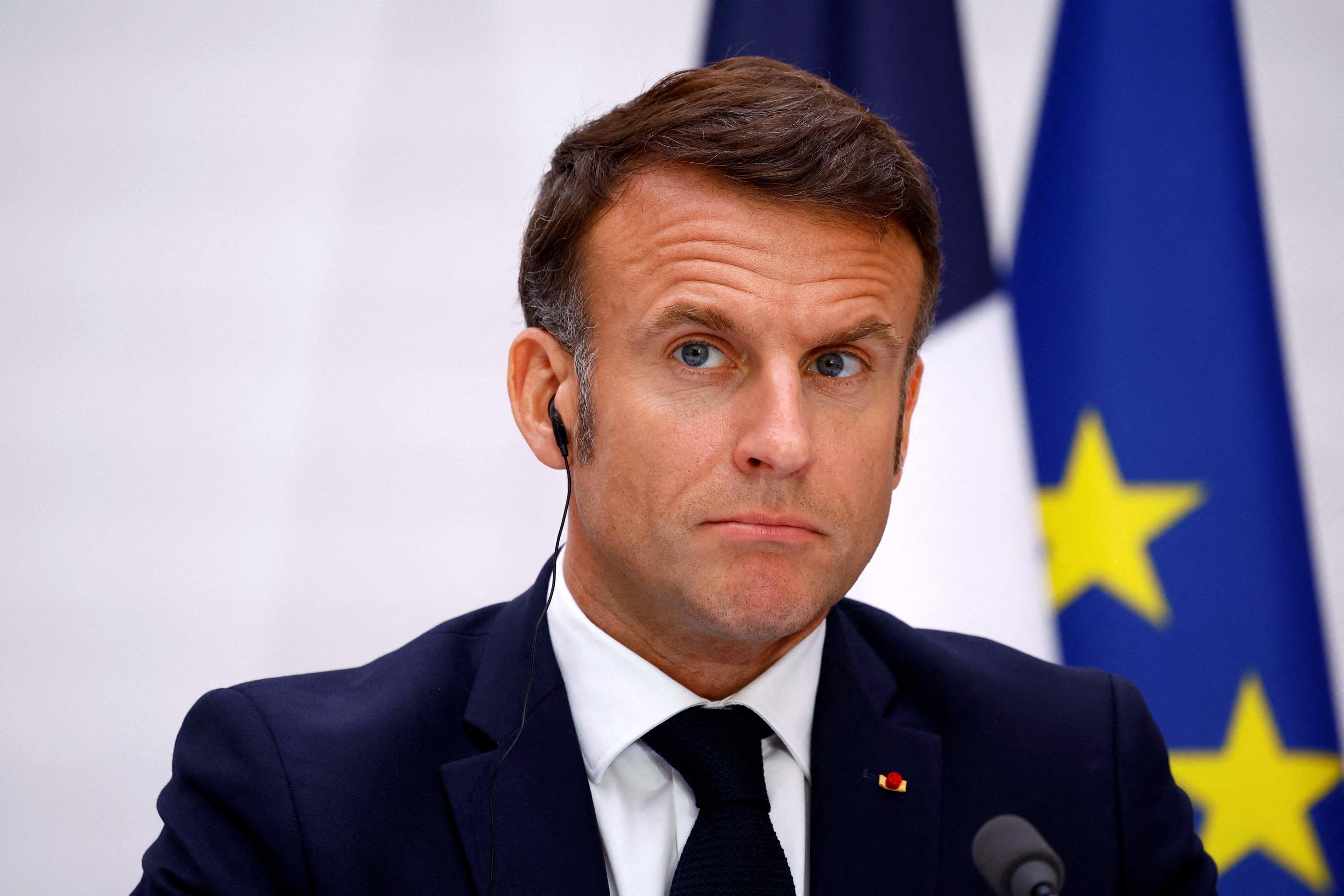 Emmanuel Macron tenait ce lundi une conférence de presse à l'occasion de la visite de Xi Jinping en France. AFP / SARAH MEYSSONNIER