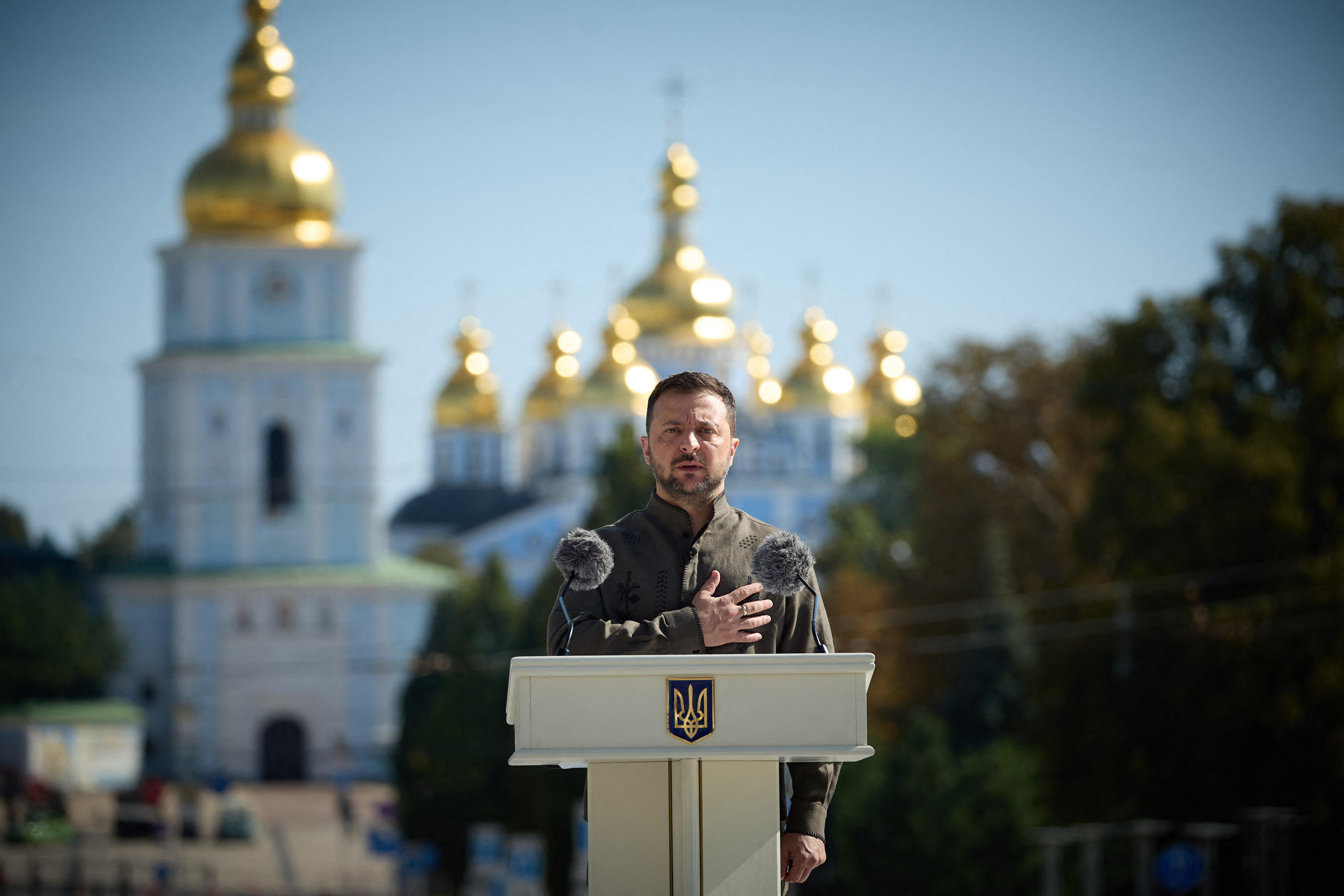 Volodymyr Zelensky a célébré, ce samedi, le Jour de l'indépendance de l'Ukraine. AFP/Sergei Chuzavkov