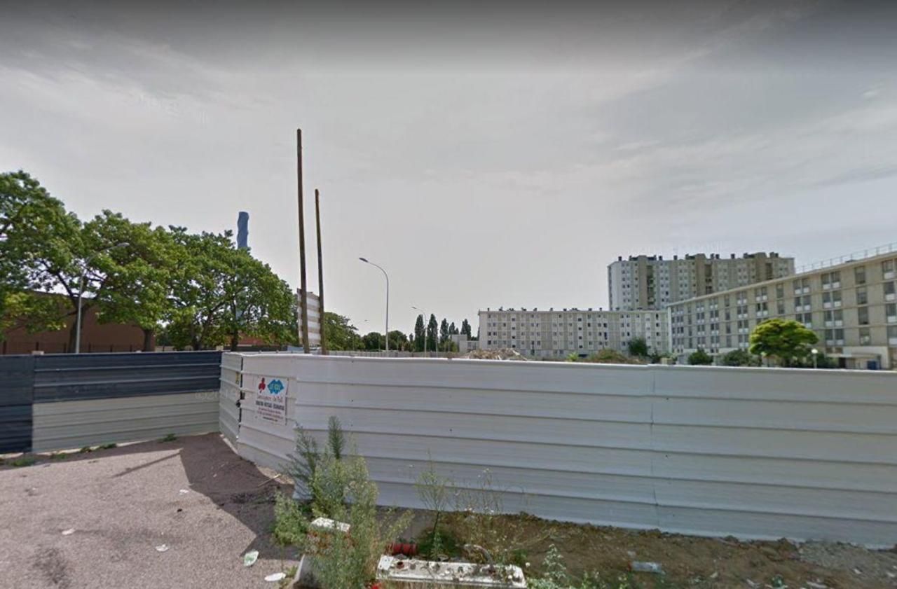<b></b> Orly (Val-de-Marne), square Savorgnan de Brazza. Le jeune homme a été arrêté alors qu'il roulait dans ce quartier sur un scooter volé le matin même.