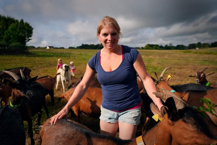 Jessie Derkenne, 34 ans, est éleveuse ovine dans l'Aisne depuis 2019. Son troupeau est touchée depuis le 10 août par l'épidémie de fièvre catarrhale ovine (FCO). DR/Paul Ellis