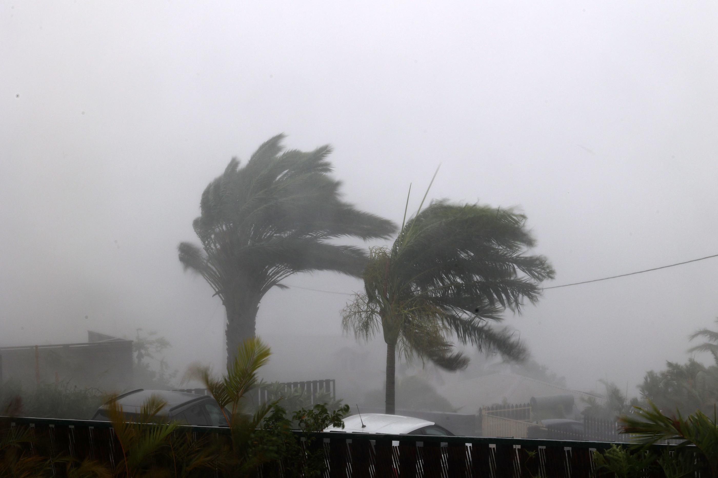 De forts vents et pluie, conséquences du cyclone Belal, ont frappé une partie de La Réunion ce lundi 15 janvier 2024. AFP/Richard BOUHET