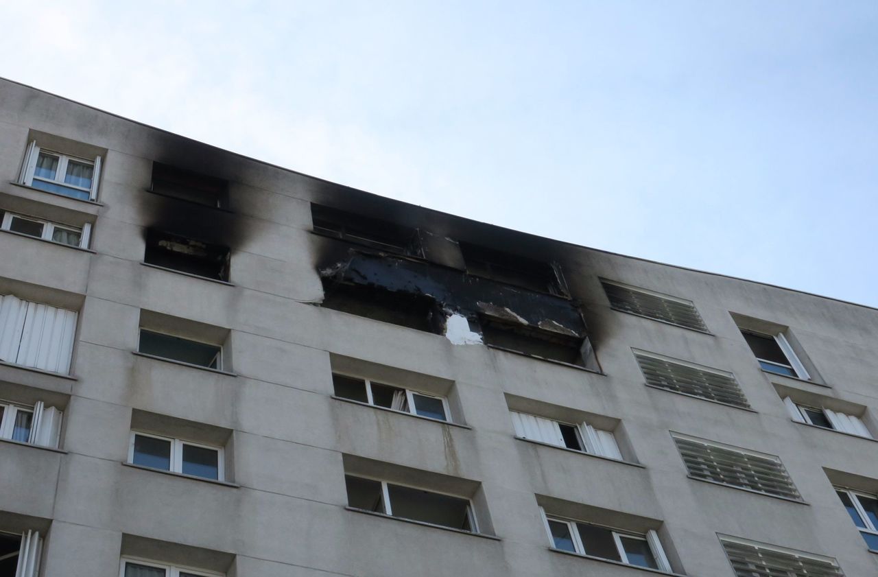 <b></b> Un incendie volontaire a eu lieu tout en haut du 5 square Carpeaux à Champigny, dans le quartier du Bois-l'Abbé. 
