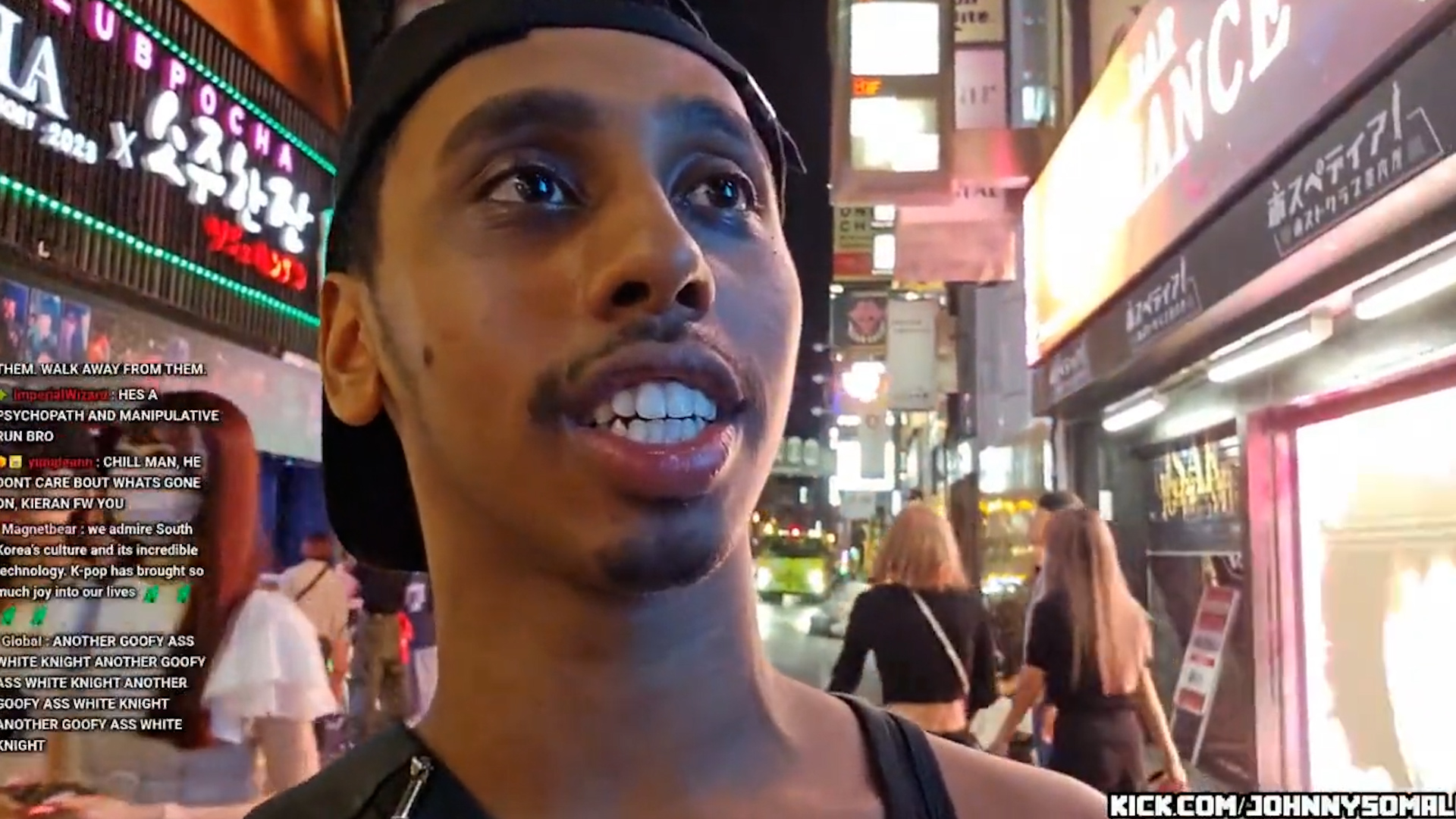 Johnny Somali, streamer américain de 23 ans, s'est fait connaître en harcelant des passants au Japon dans ses lives.