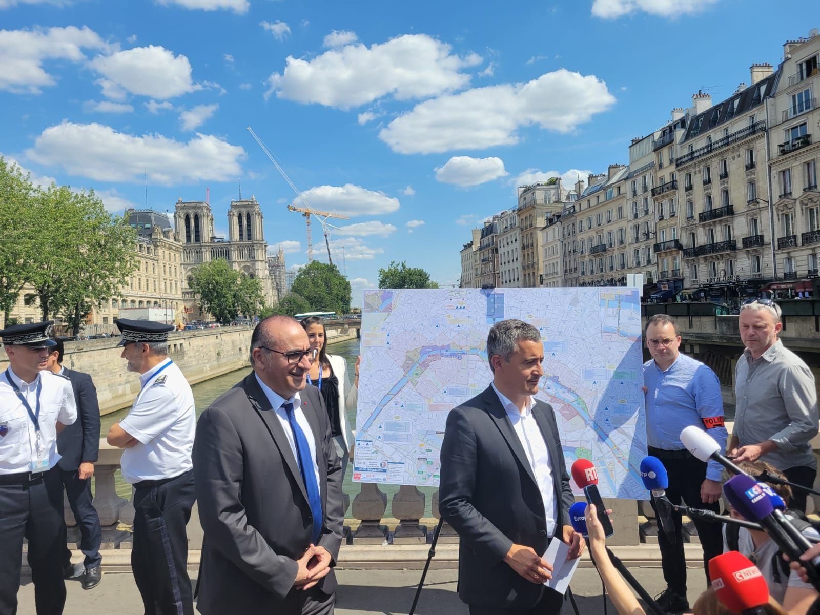 Paris, ce mercredi. Le ministre de l'intérieur, Gérald Darmanin, et le préfet de police Laurent Nuñez ont détaillé les conditions d'accès au périmètre anti-terroriste, activé à partir de ce vendredi. LP/Julien Lec'hvien