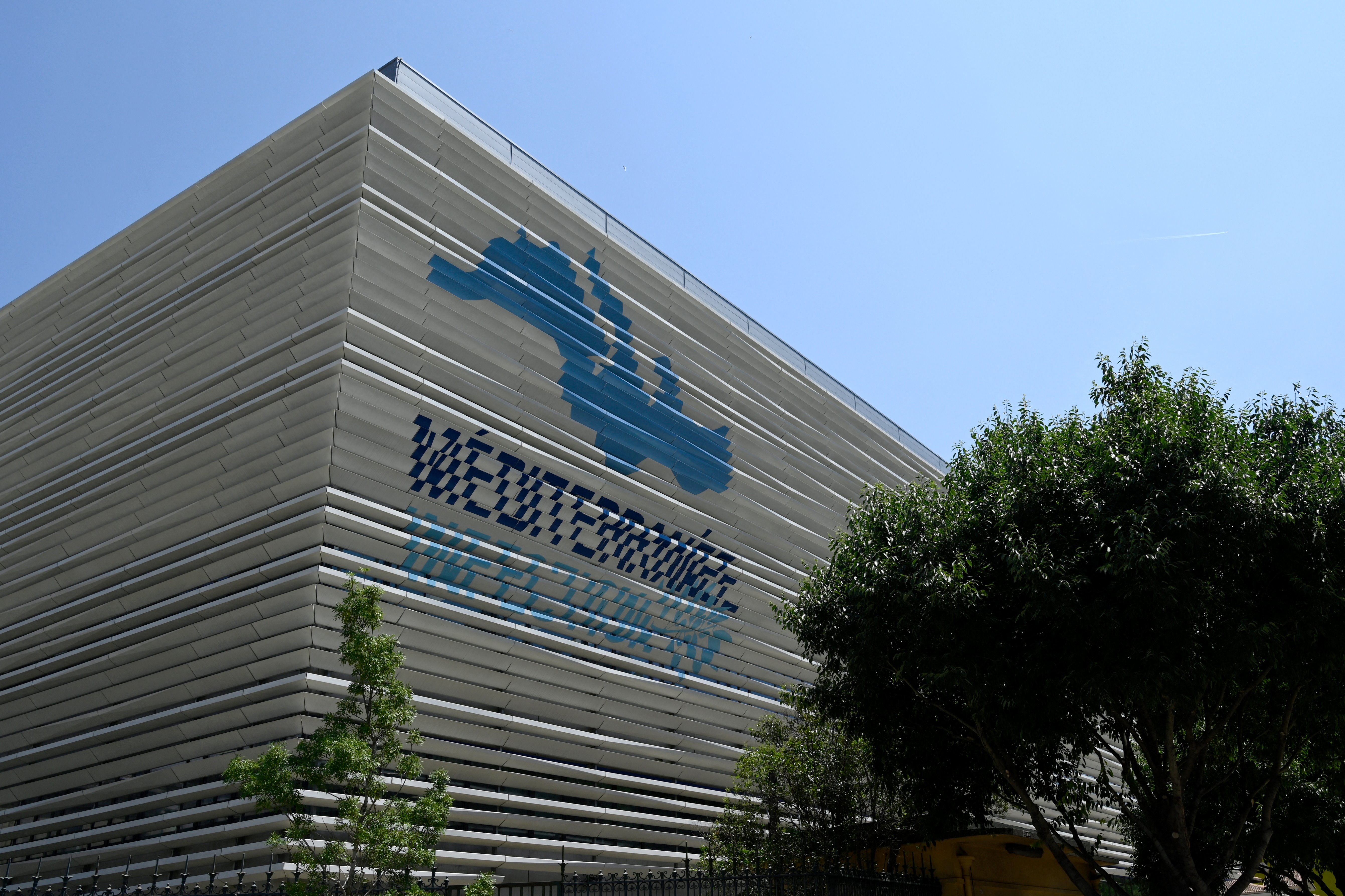 La direction des hôpitaux de Marseille a notamment invoqué des « alertes récurrentes sur le fonctionnement interne de l'IHU » pour justifier la mis à l'écart de Philippe Parola. AFP/Nicolas TUCAT