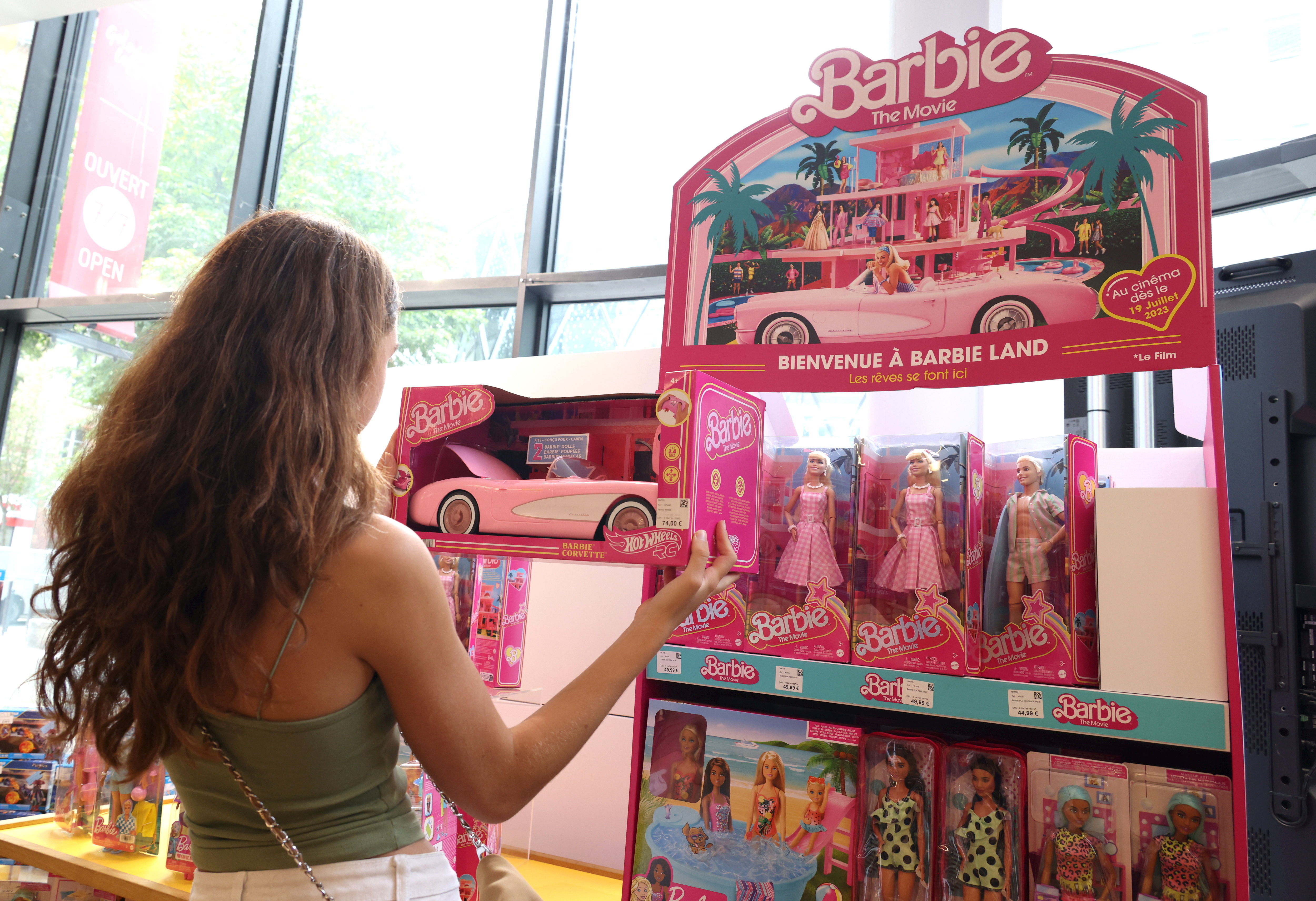 Succès du film « Barbie » : les ventes de poupées en hausse… surtout auprès  des adultes - Le Parisien