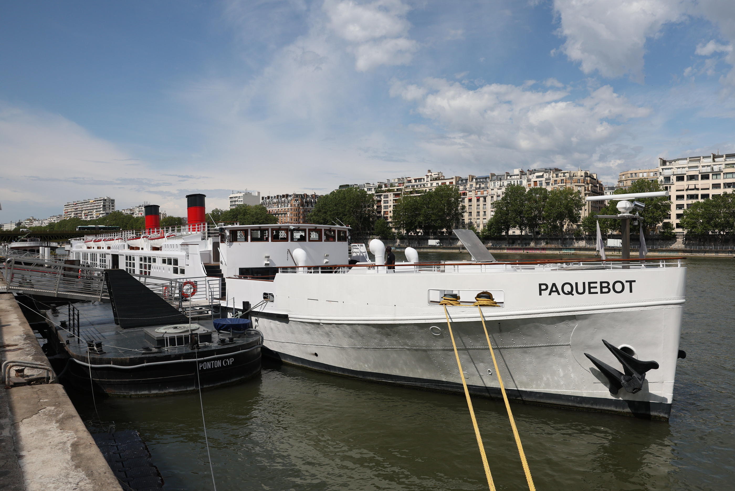 Le «Paquebot», mastodonte de 85 m et 950 tonnes, est le bateau le plus imposant de la flotte qui défilera sur la Seine pour la cérémonie d'ouverture. LP/Arnaud Journois