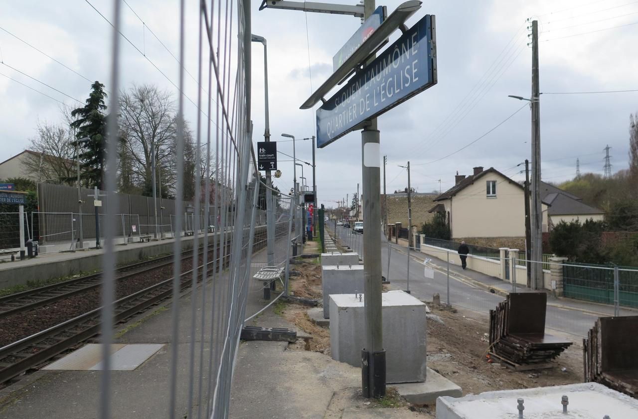 <b></b> À la gare de Saint-Ouen-l’Aumône, un mur antibruit est en train d’être construit. Cet aménagement est réalisé par SNCF Réseau dans le cadre de la création de la nouvelle ligne de fret Serqueux-Gisors.