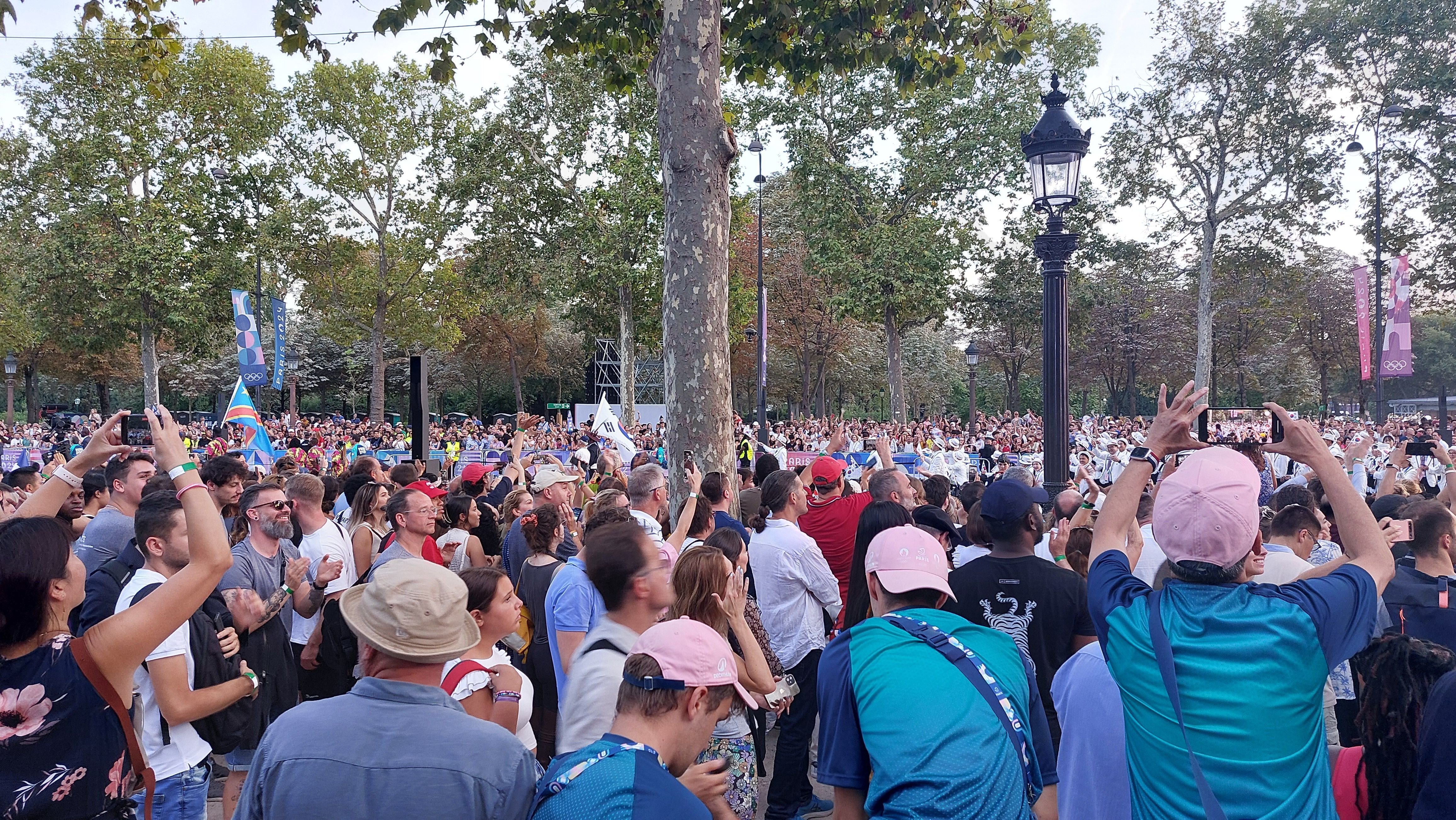 Sur les Champs-Élysées, à Paris (VIIIe), ce mercredi 28 août, l'ambiance était au rendez-vous. LP/C.G.