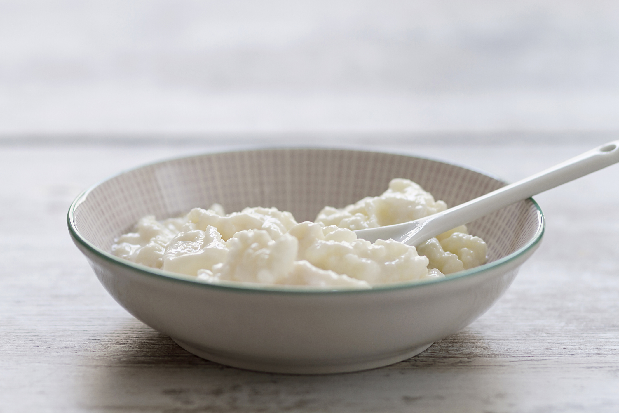 Le kéfir de lait est une soource très intéressante de calcium et de probiotiques. Getty image
