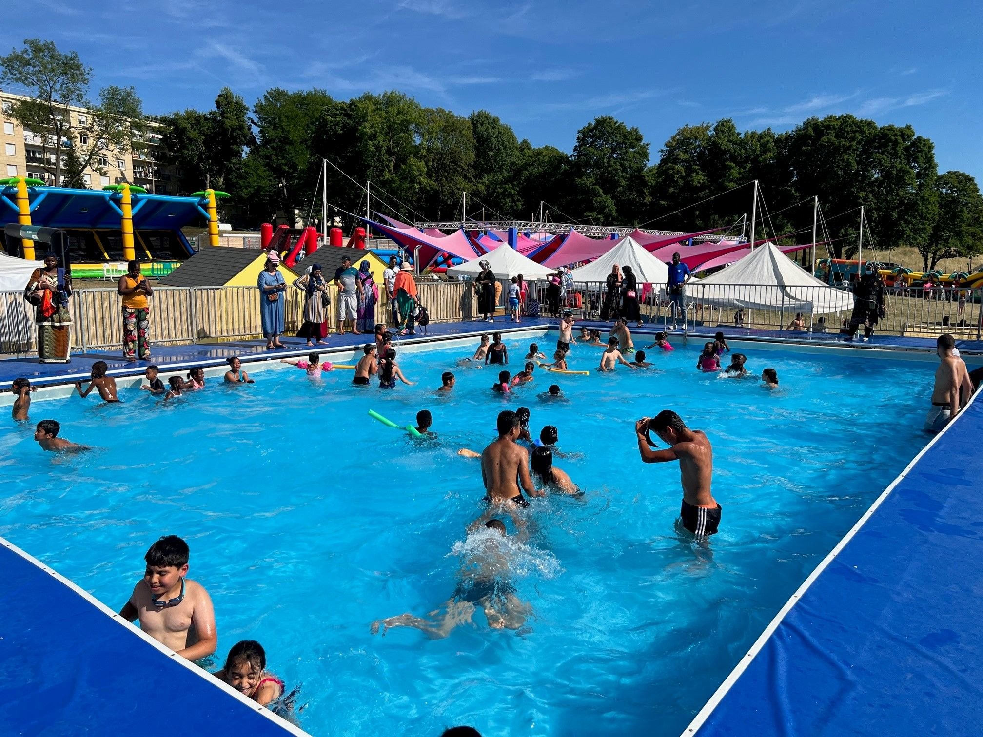 Pour la première fois depuis 2019 à Clichy-sous-Bois (Seine-Saint-Denis), les deux bassins d'eau seront remis en place lors de l'opération Clichy-Plage. DR