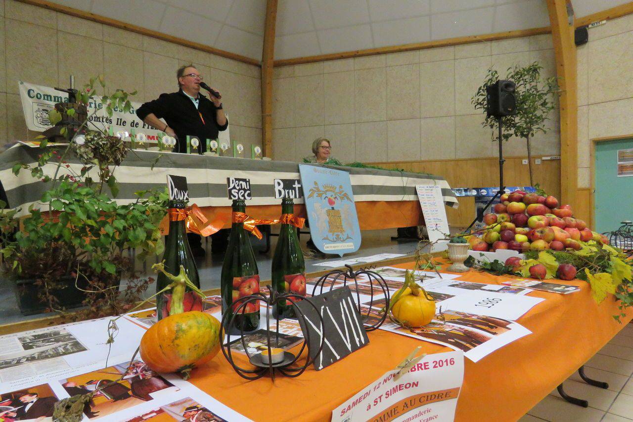 <b></b> Saint-Siméon, samedi.  Le concours amateur du meilleur cidre cette année était d’un bon niveau alors que l’année dernière fut difficile. Il y a eu très peu de fruits. 