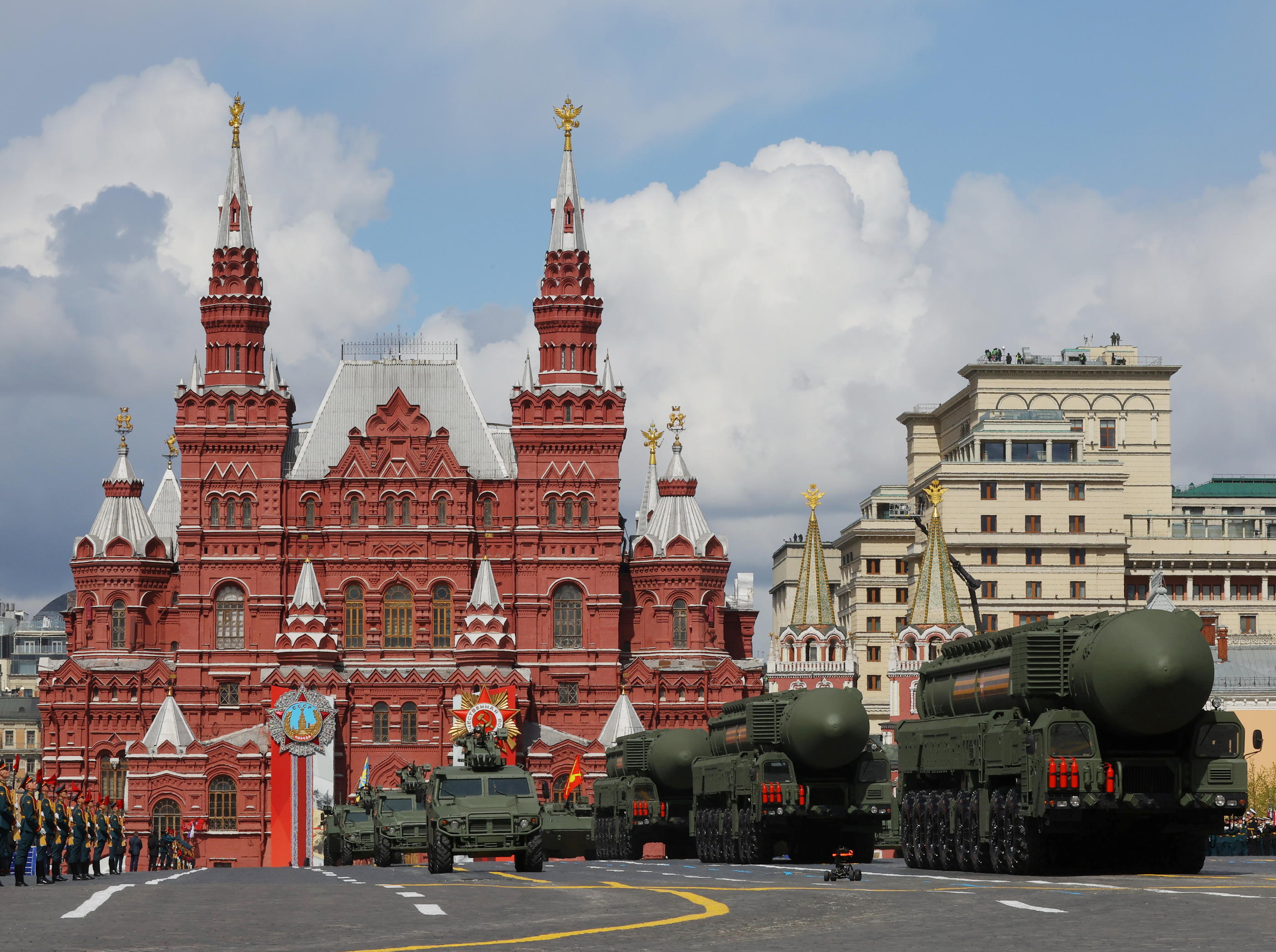 Défilé du 9 mai 2022, sur la place Rouge, à Moscou, en Russie, avec les véhicules tout-terrain d’infanterie TIGR-M et les systèmes de missiles balistiques intercontinentaux Yars. Reuters/Evgenia Novozhenina