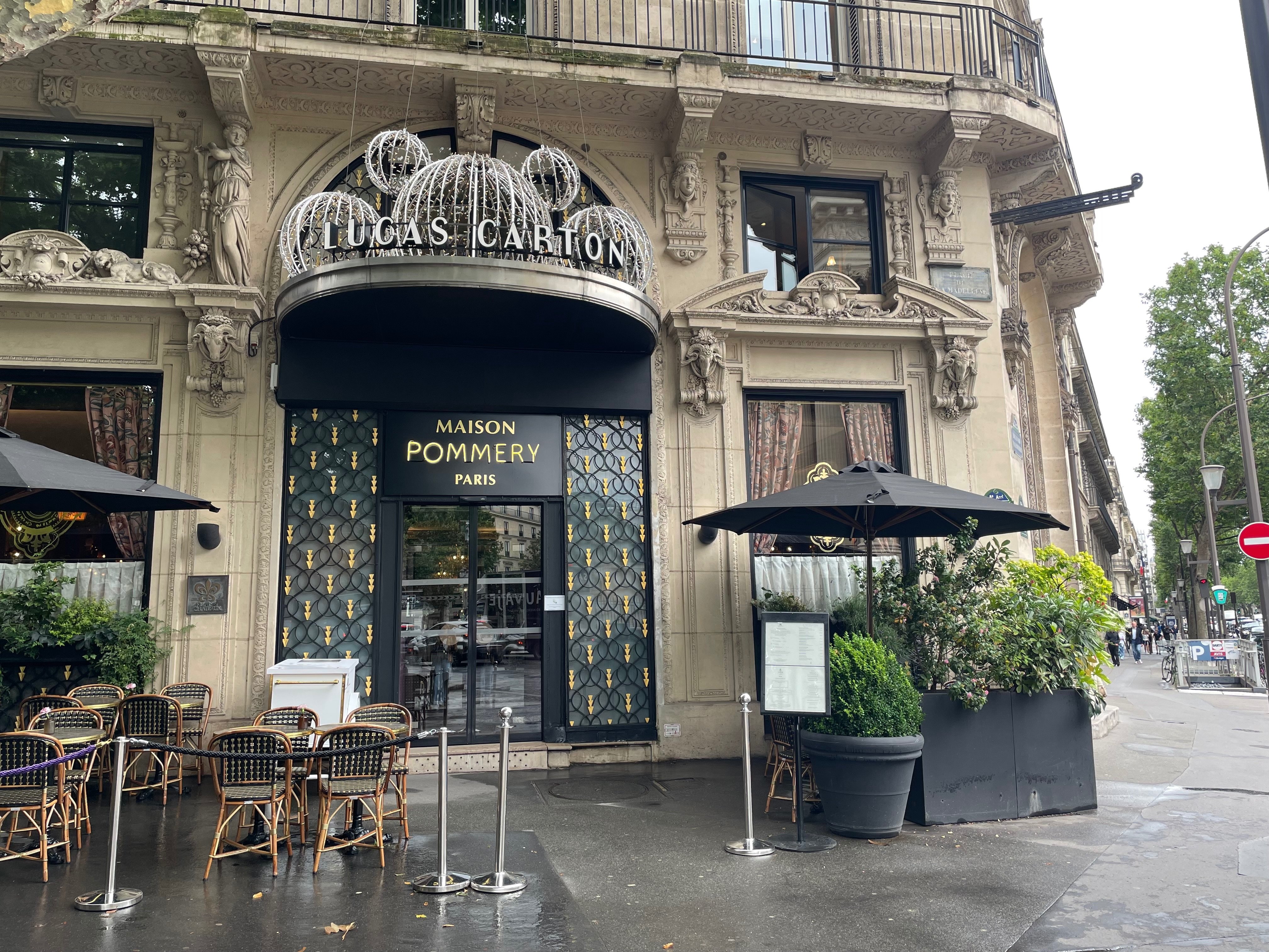 Lucas Carton, restaurant étoilé de la place de la Madeleine (VIIIe) développe une offre brasserie, plus accessible que la carte du gastronomique, maintenue le soir uniquement. LP/Christine Henry