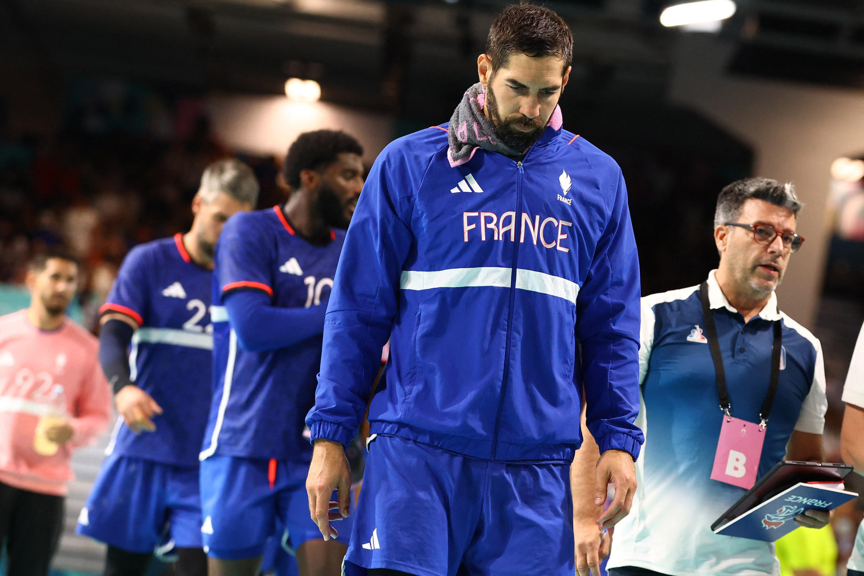 Nikola Karabatic et les Bleus vont devoir relever la tête dès mercredi contre l'Égypte. Reuters/Bernadett Szabo