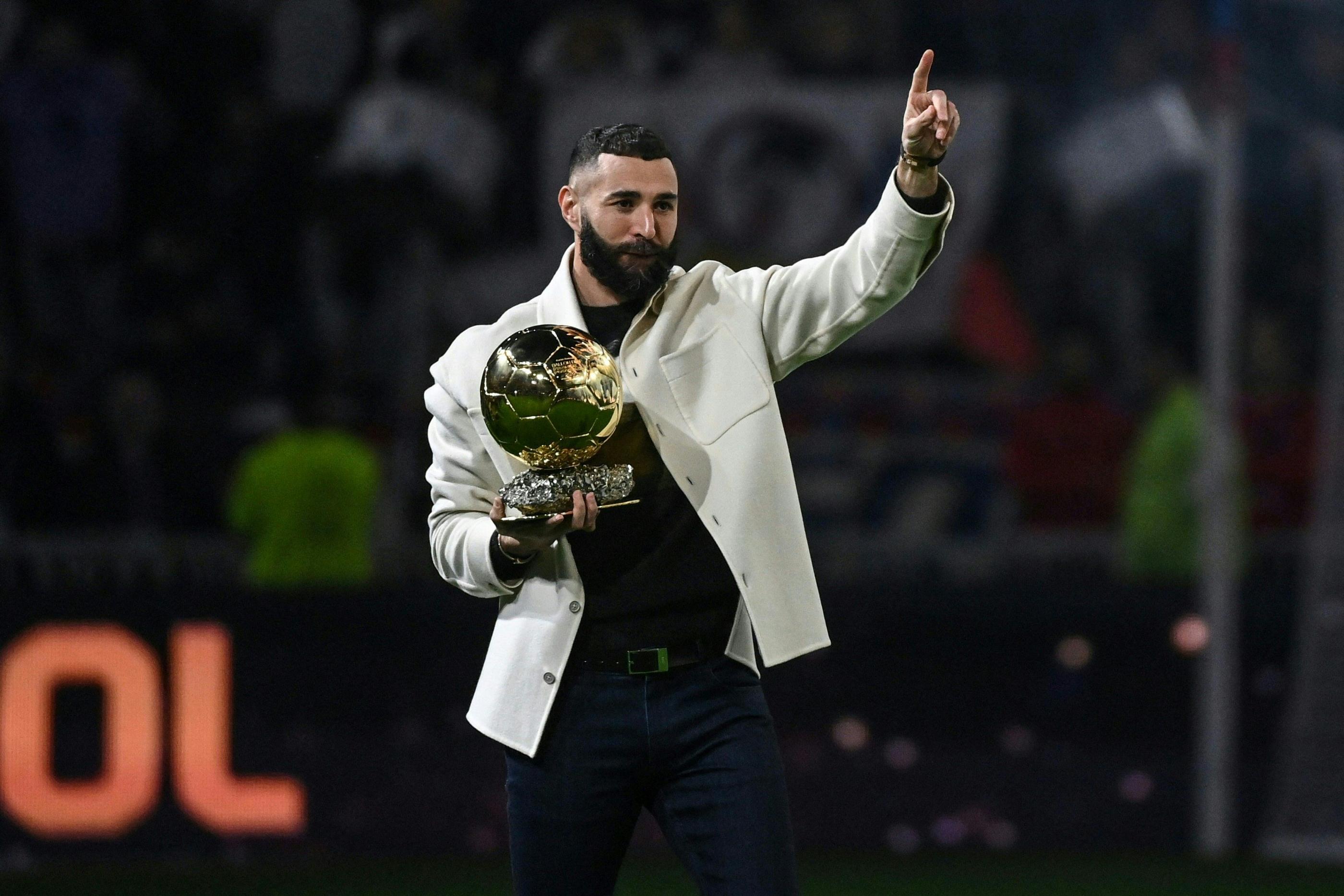 Karim Benzema avait célébré son Ballon d'or en novembre 2022 devant le public lyonnais au Groupama Stadium de Décines. OLIVIER CHASSIGNOLE/AFP