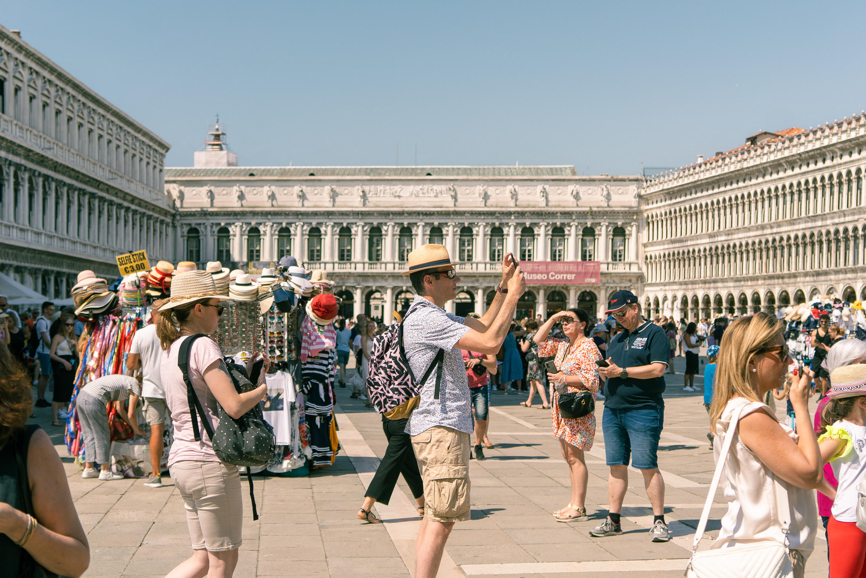 Chaque année, 30 millions de touristes arpentent les 6 km2 du centre de Venise, mettant en péril la Sérénissime. AFP/Clarisse Gallois/Hans Lucas