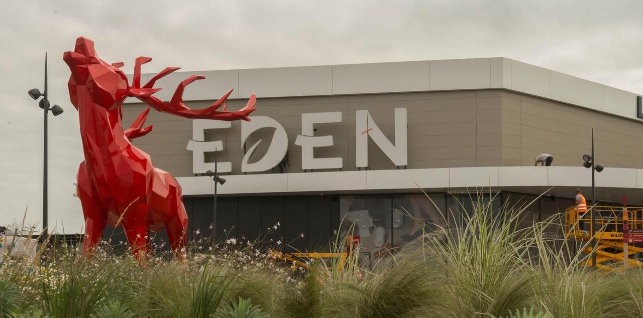 Servon, 2019. Le cerf de Richard Orlinski trônait à l’entrée de la nouvelle zone commerciale Eden 2 depuis son ouverture en 2019. Hervé Piraud