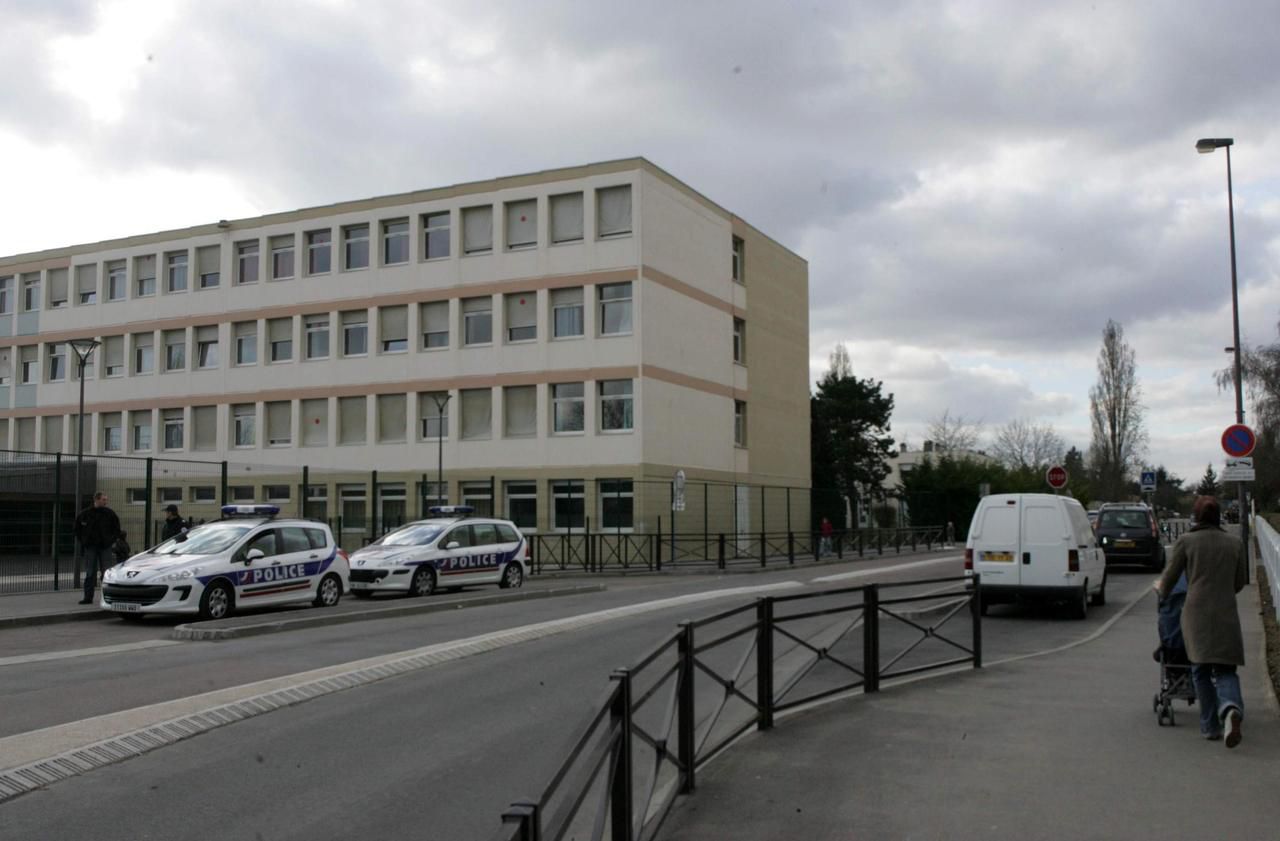 L'altercation est survenue lundi 13 mars devant le collège des Dîne-chiens, à Chilly-Mazarin (Essonne). (Illustration). Archives LP