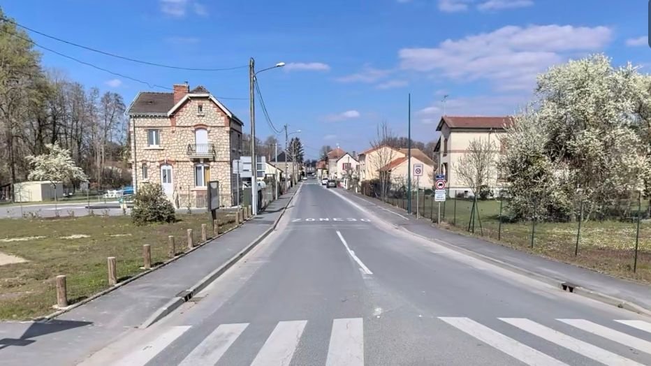 C'est ce mardi 27 août, à 2 heures du matin, que les coups de feu ont été tirés, dans cette maison à gauche au début de la rue du 8 mai 1945 à  Warmeriville (Marne). Capture Google Map