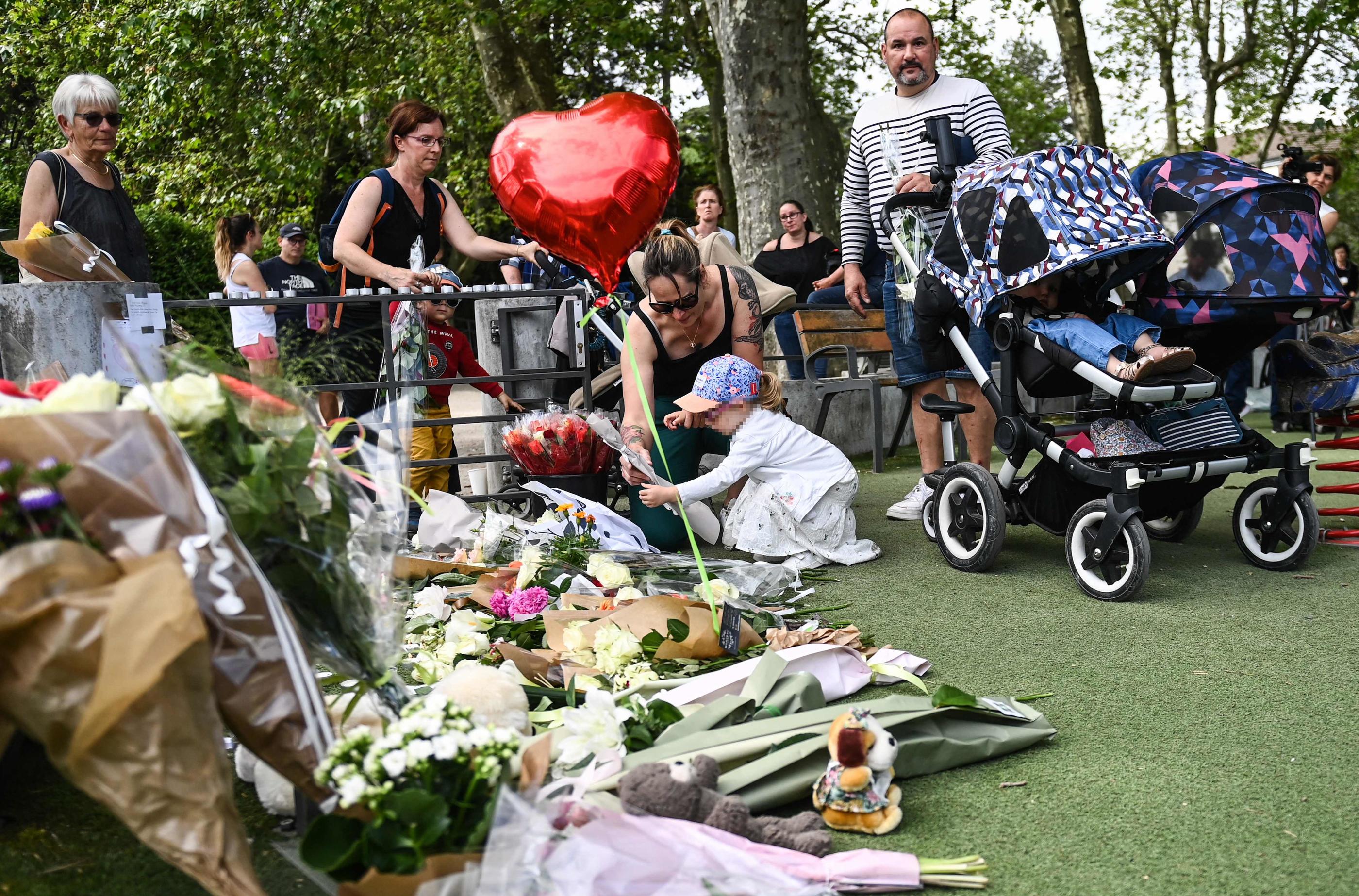 Deux enfants blessés lors de l'attaque sont toujours en urgence vitale, selon le porte-parole du gouvernement Olivier Véran. AFP/Olivier Chassignole