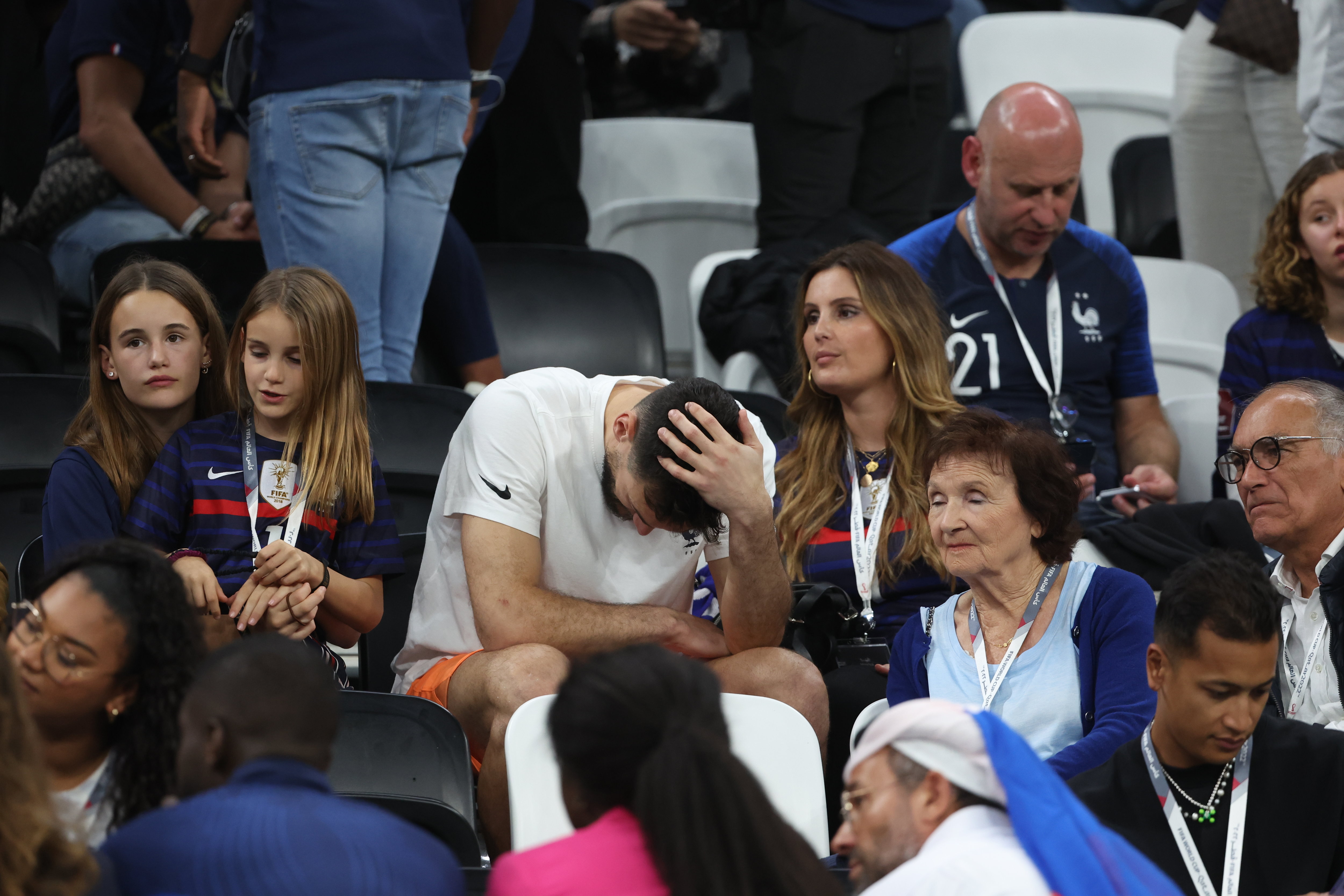 Hugo Lloris avec sa famille après la victoire française en demi-finale. LP/Arnaud Journois