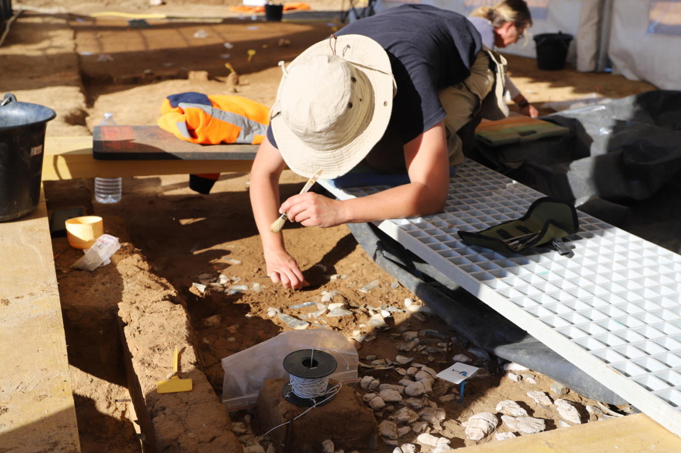 Les fouilles préventives ont permis de retrouver des vestiges du paléolithique sur le futur site d'Hermes à Louviers (Eure). © Serge Le Maho, Inrap