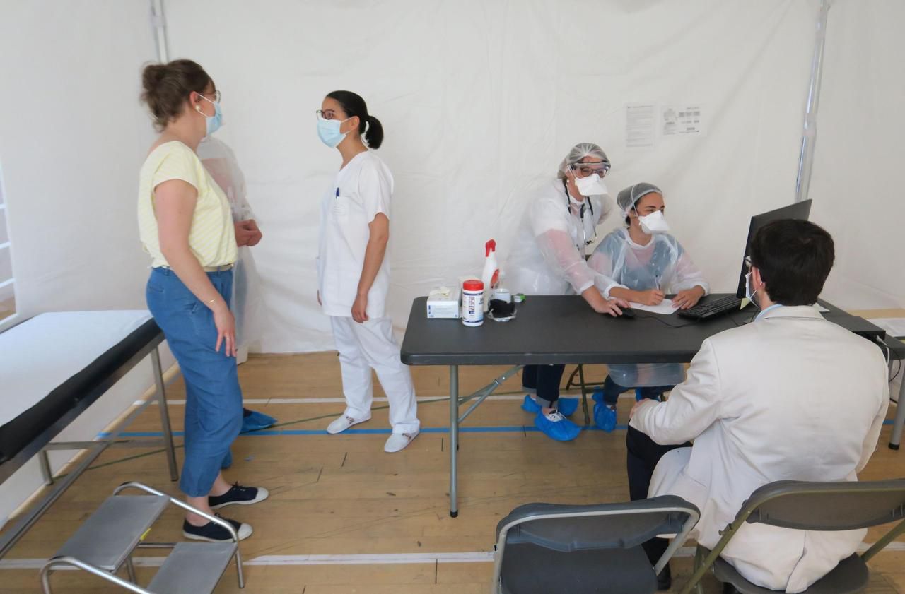 <b></b> Champigny-sur-Marne, mercredi 27 mai. Les soignants continuent de se mobiliser au centre de consultation Covid-19 aménagé salle Pascal-Tabanelli.