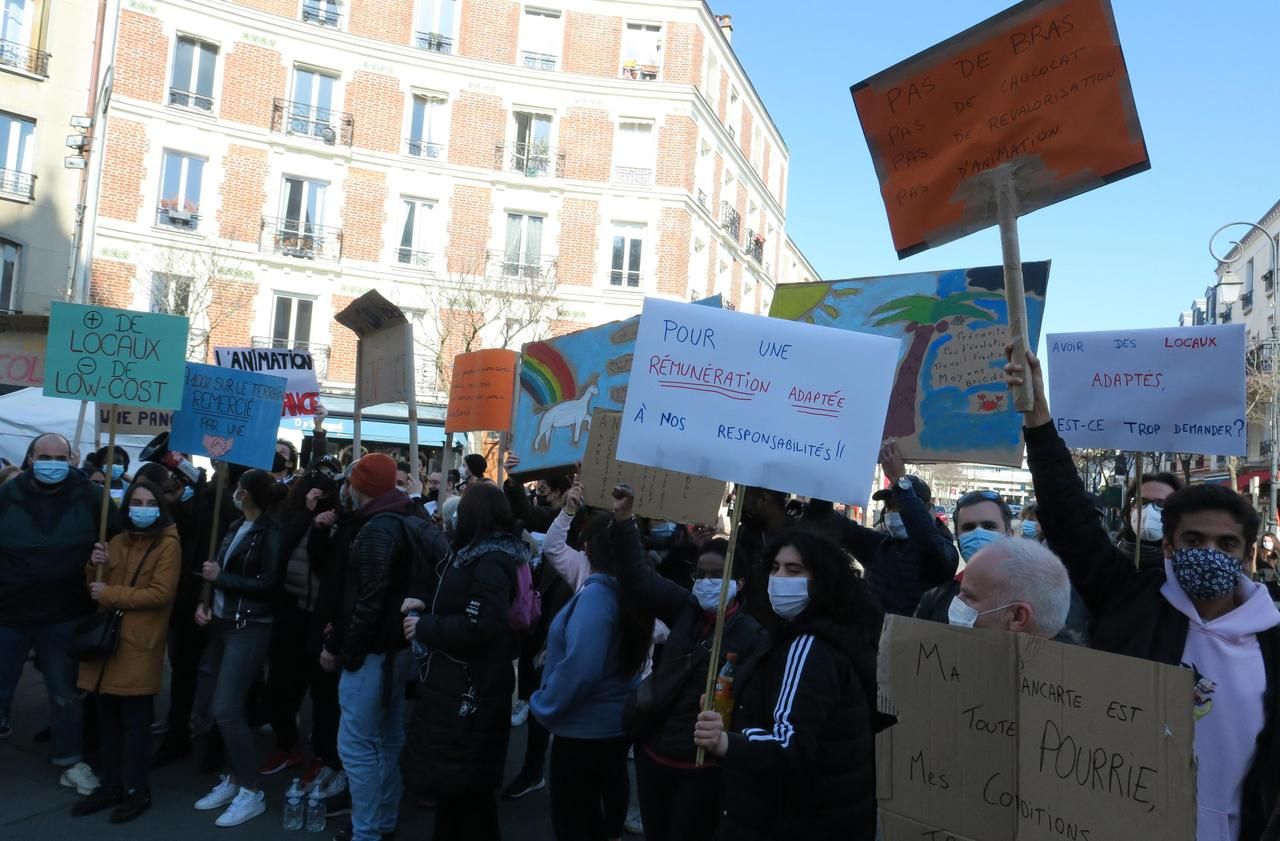 <b></b> Une centaine d’animateurs et directeurs de centres de loisirs de la ville ont manifesté ce lundi matin devant la mairie de Saint-Maur.