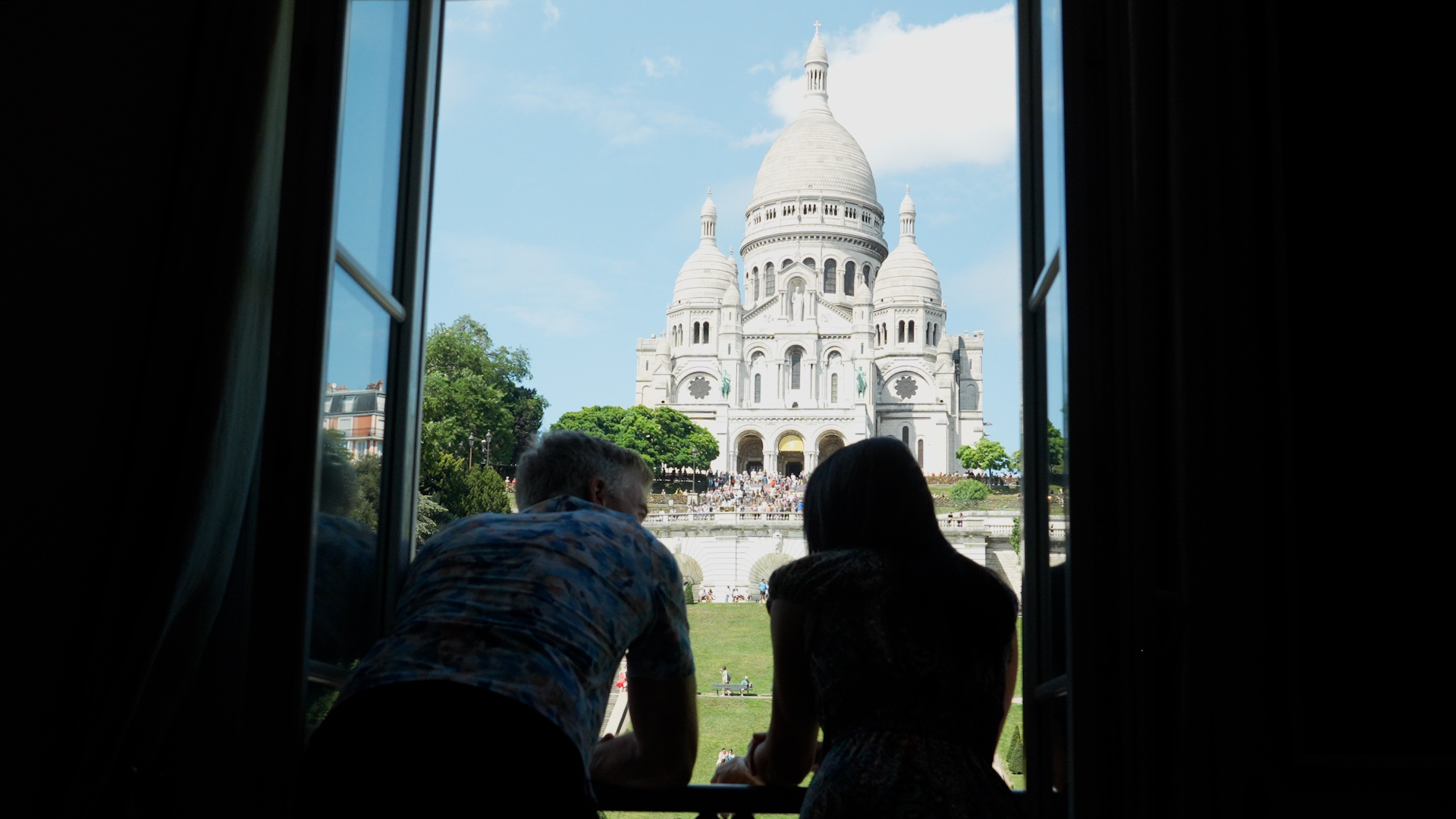 Pour 600 euros la nuit, Michael et Cindy s'offre une vue imprenable sur le Sacré-Coeur.