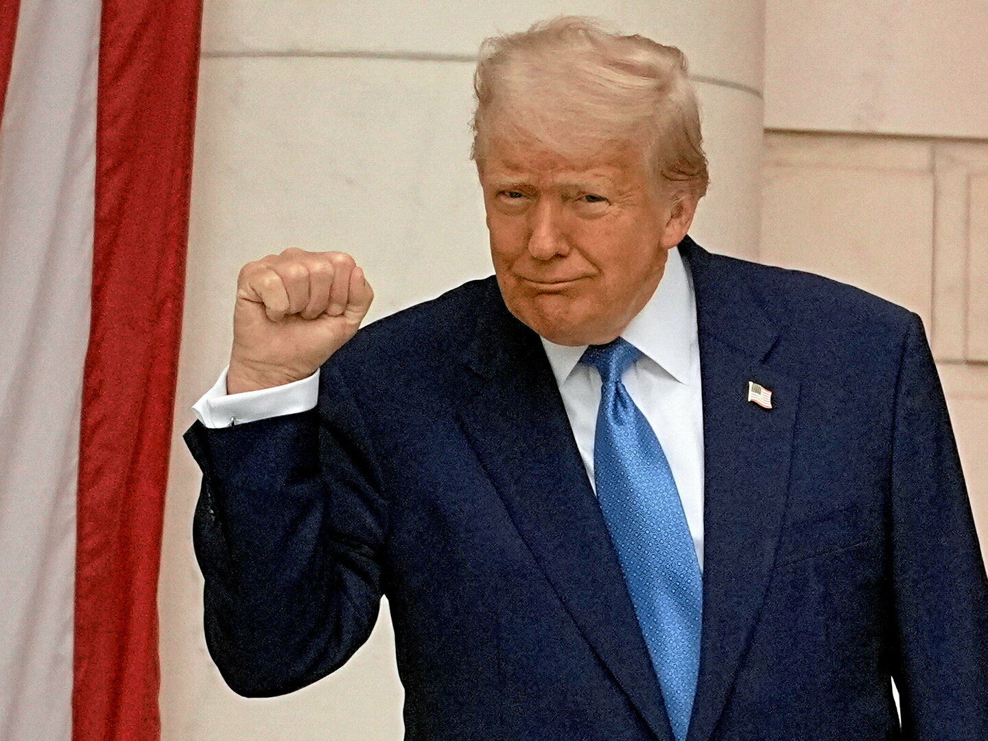 Golf, crypto, royalties : comment Trump a gagné 600 millions de dollars en  2024