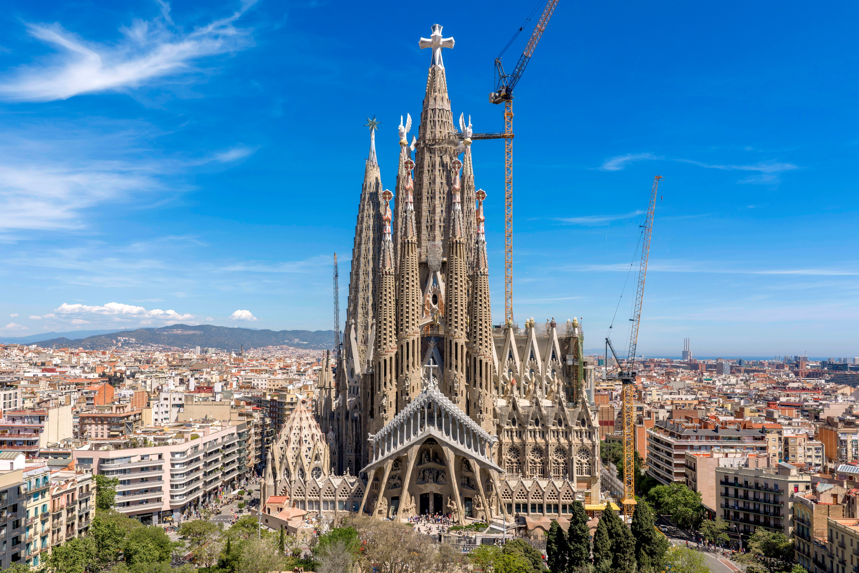 GAUDÍ, LE MYSTÈRE DE LA SAGRADA FAMÍLIA - Toiles & toiles