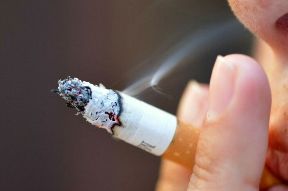 elfbar nachfüll pod läuft aus 2 mille Images et Photos de Smoking causes death Libres de Droits main image 0