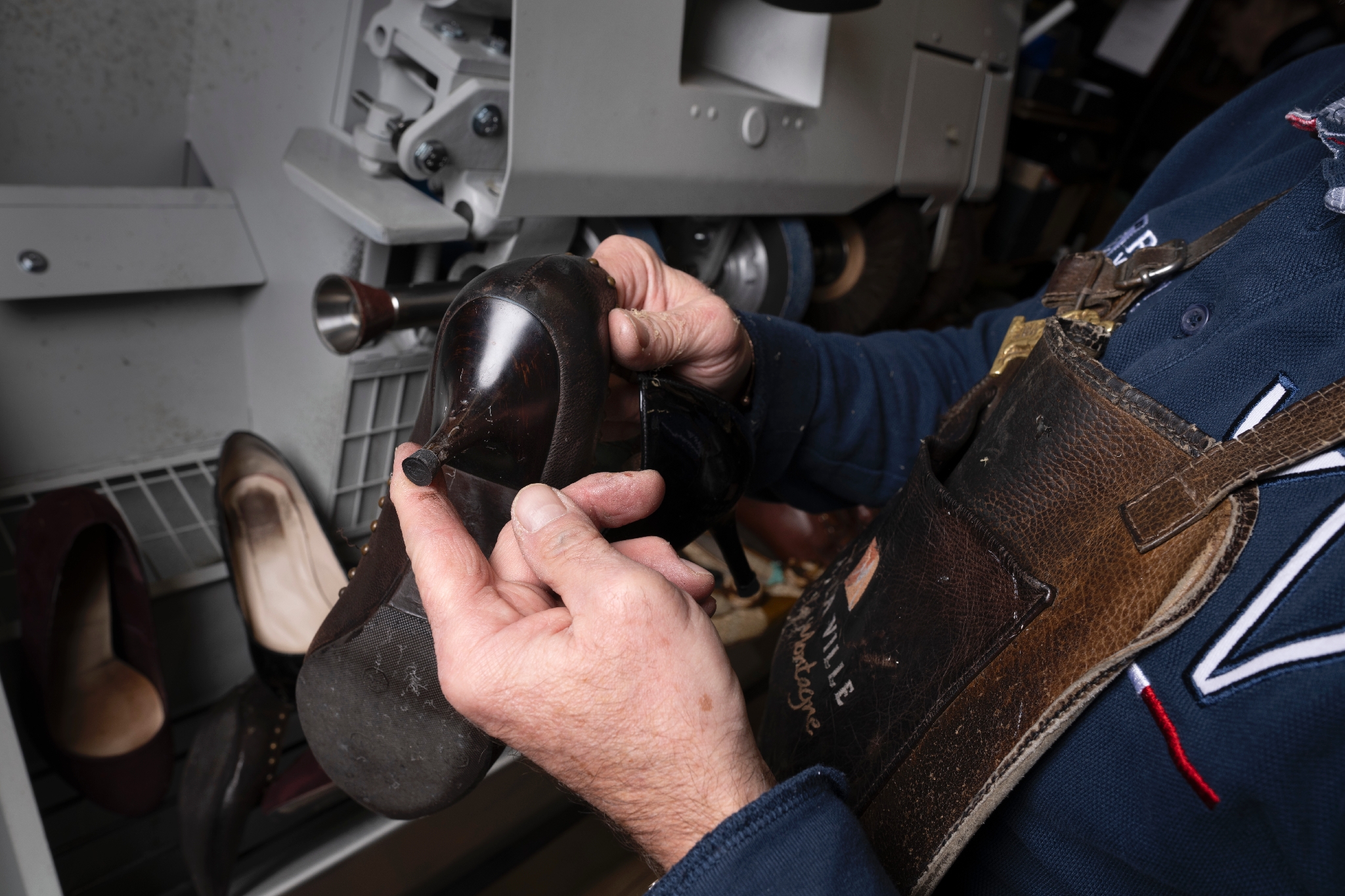 Shoemaker Polit La Chaussure, Service De Réparation De Chaussures