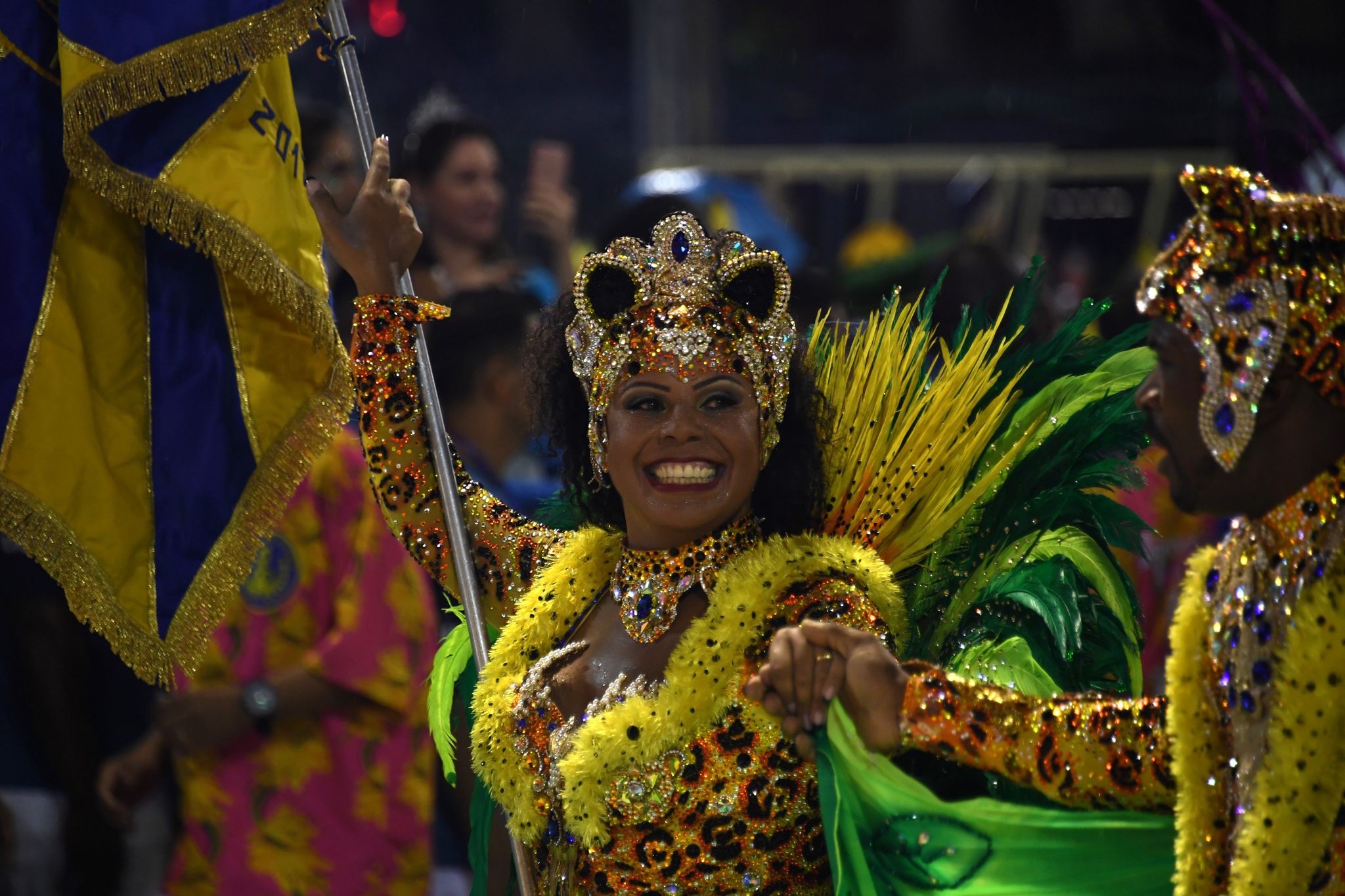 Trois Danseuses En Costume De Carnaval De Samba Brésilienne Avec