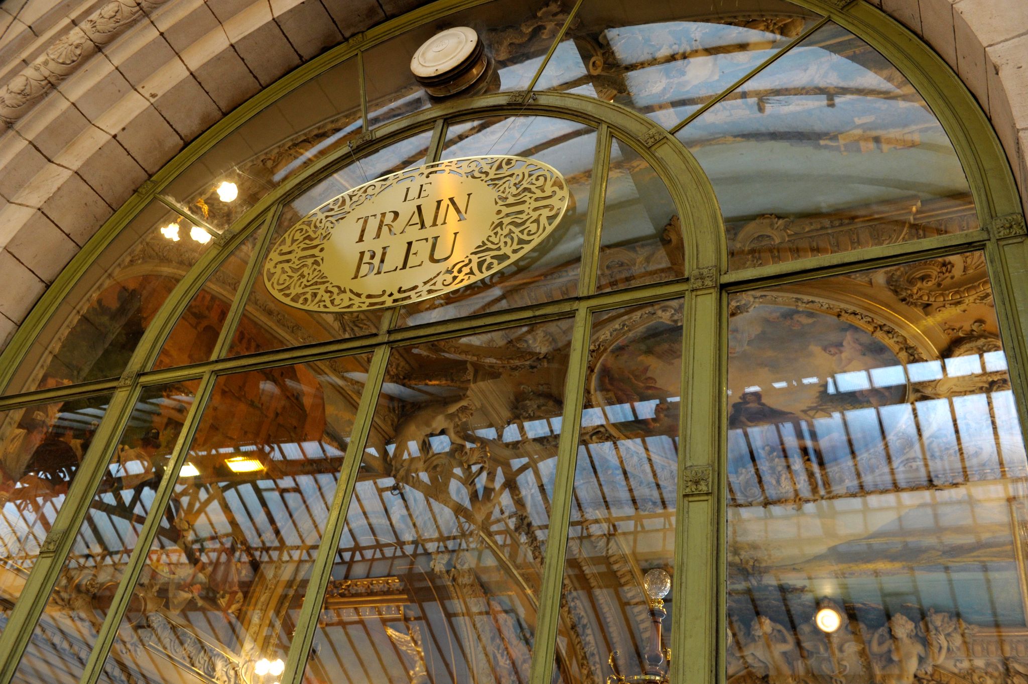 Le mythique restaurant le Train Bleu de la gare de Lyon dpoussir   L'Express