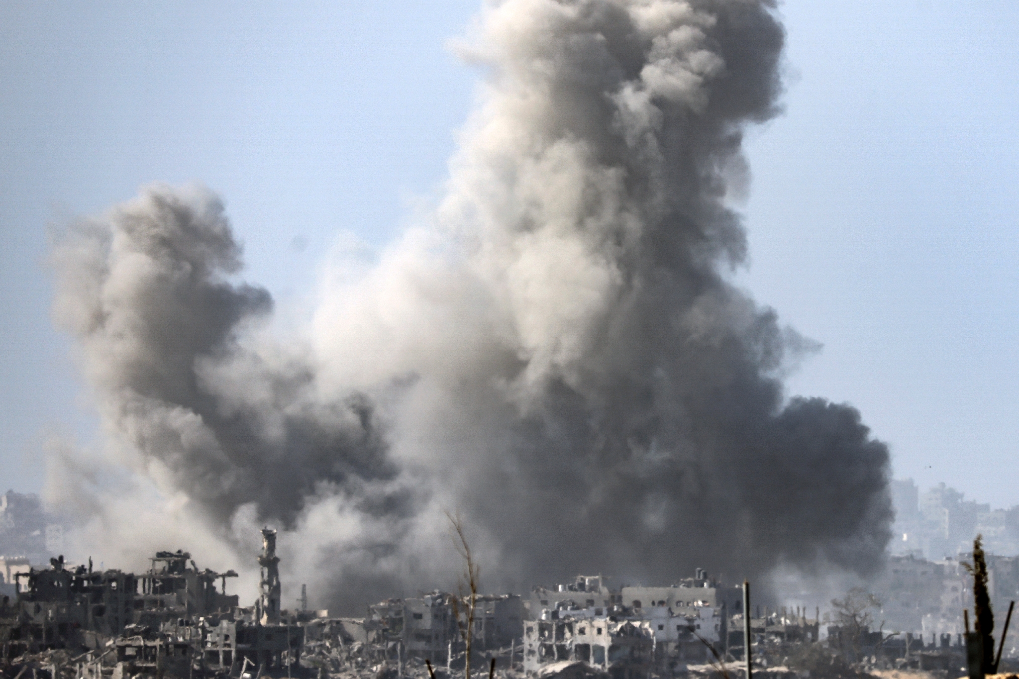 Guerre Israël – Gaza : des dizaines de Palestiniens tués à Gaza,  négociations pour une éventuelle trêve 
