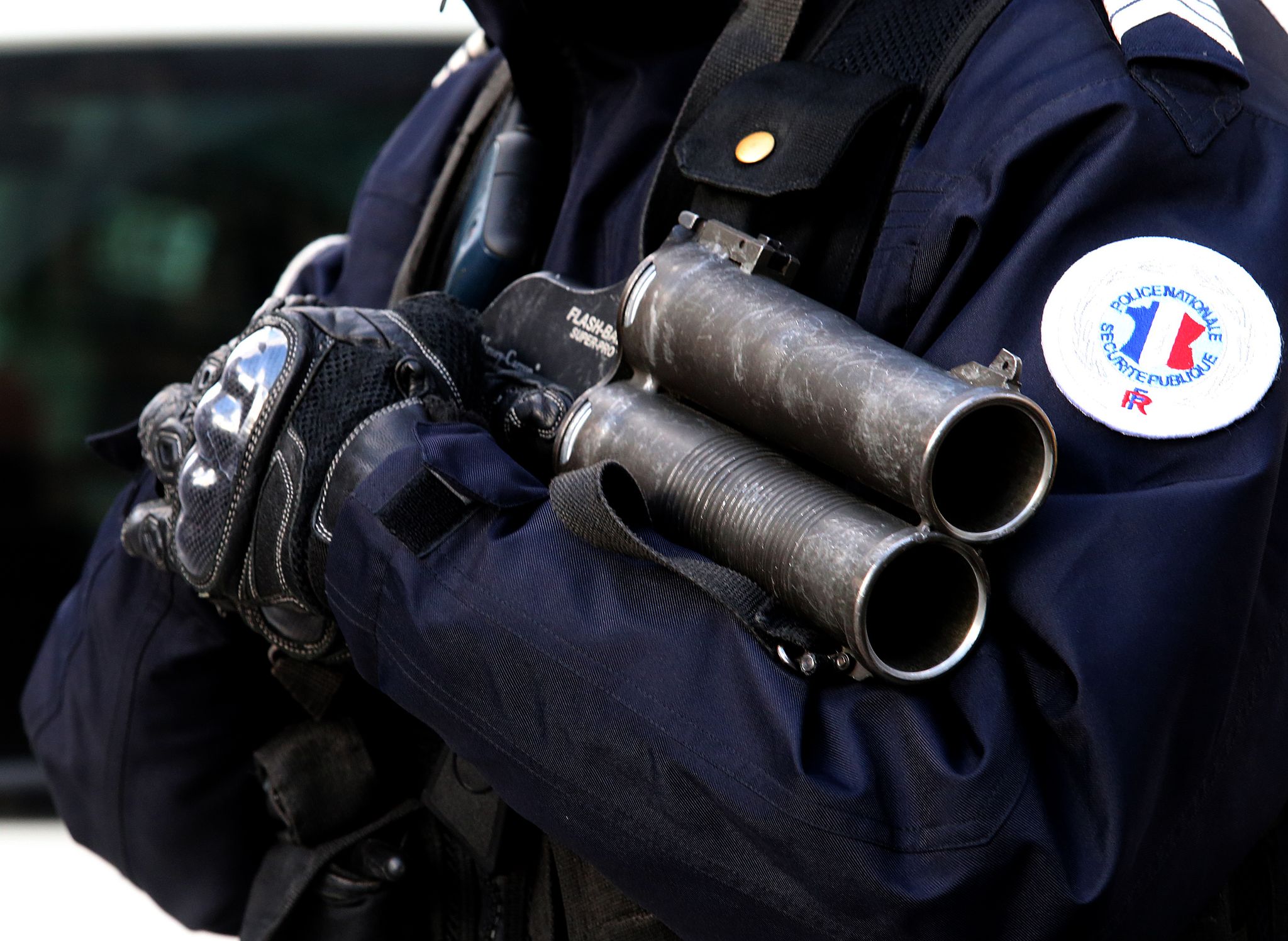 Flash-Ball : «J'ai vu un policier me viser avec son arme» – Libération