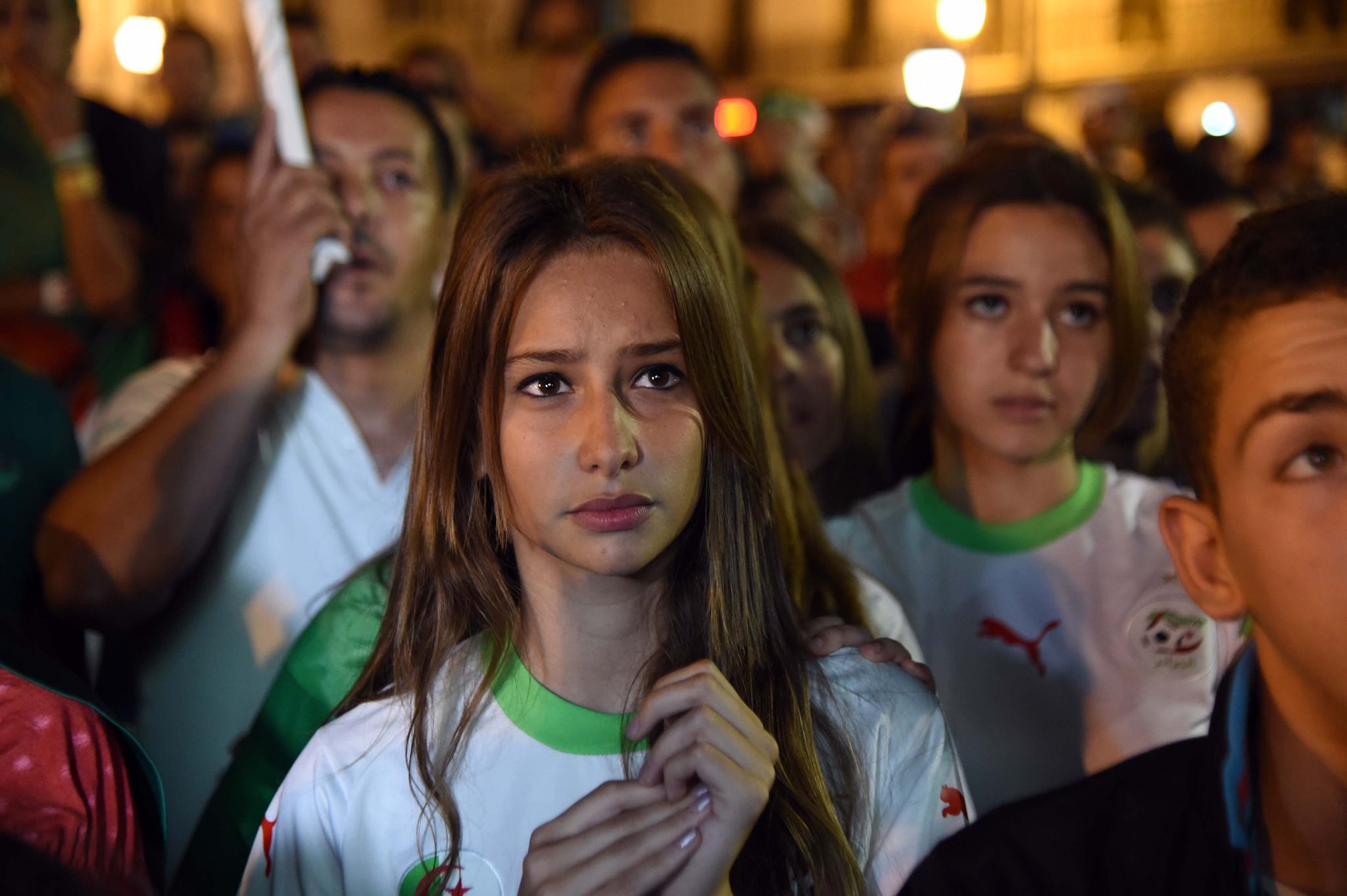 Les supportrices alg riennes restent la porte des stades de foot