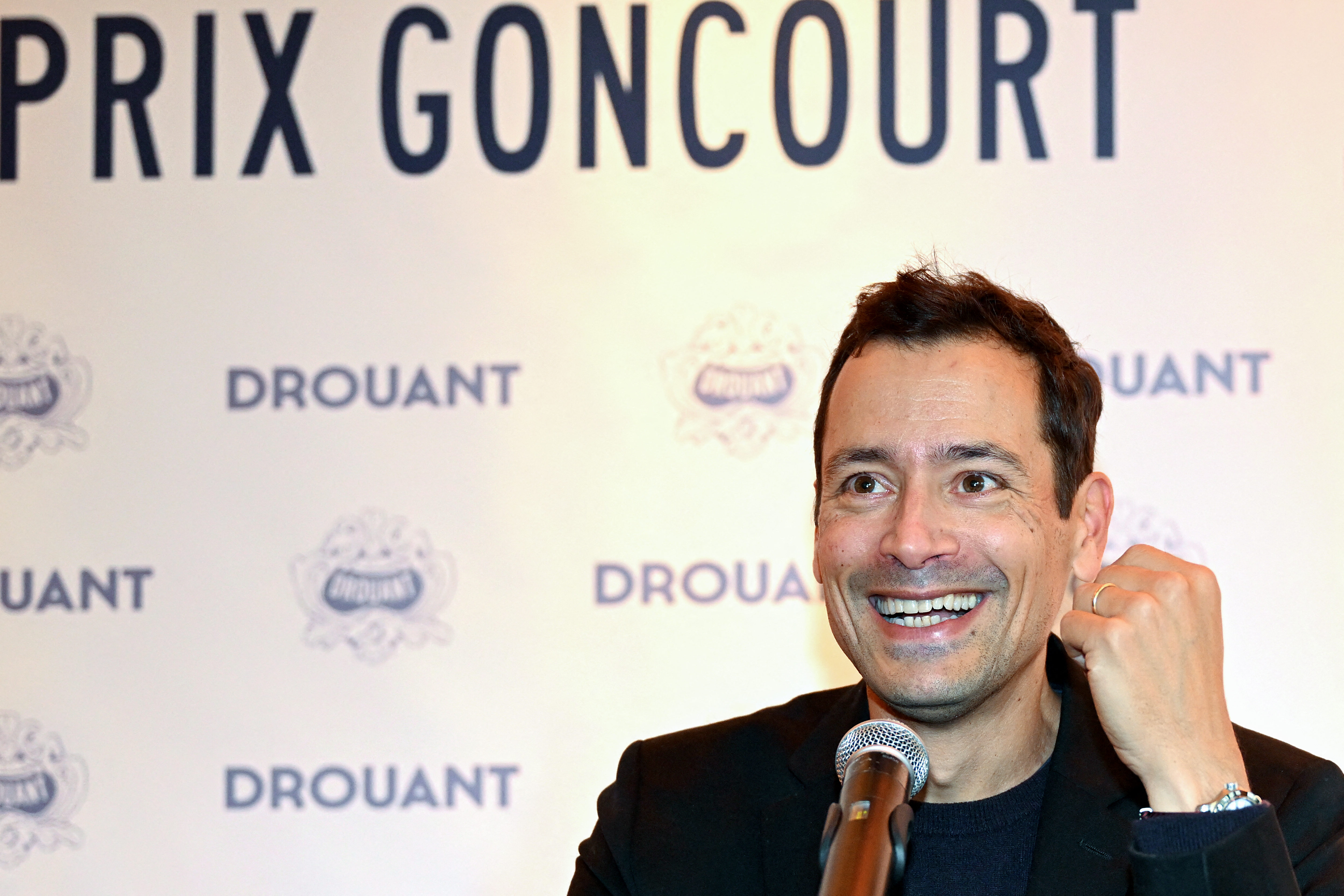 Prix Goncourt 2023 : que vaut « Veiller sur elle », le roman du