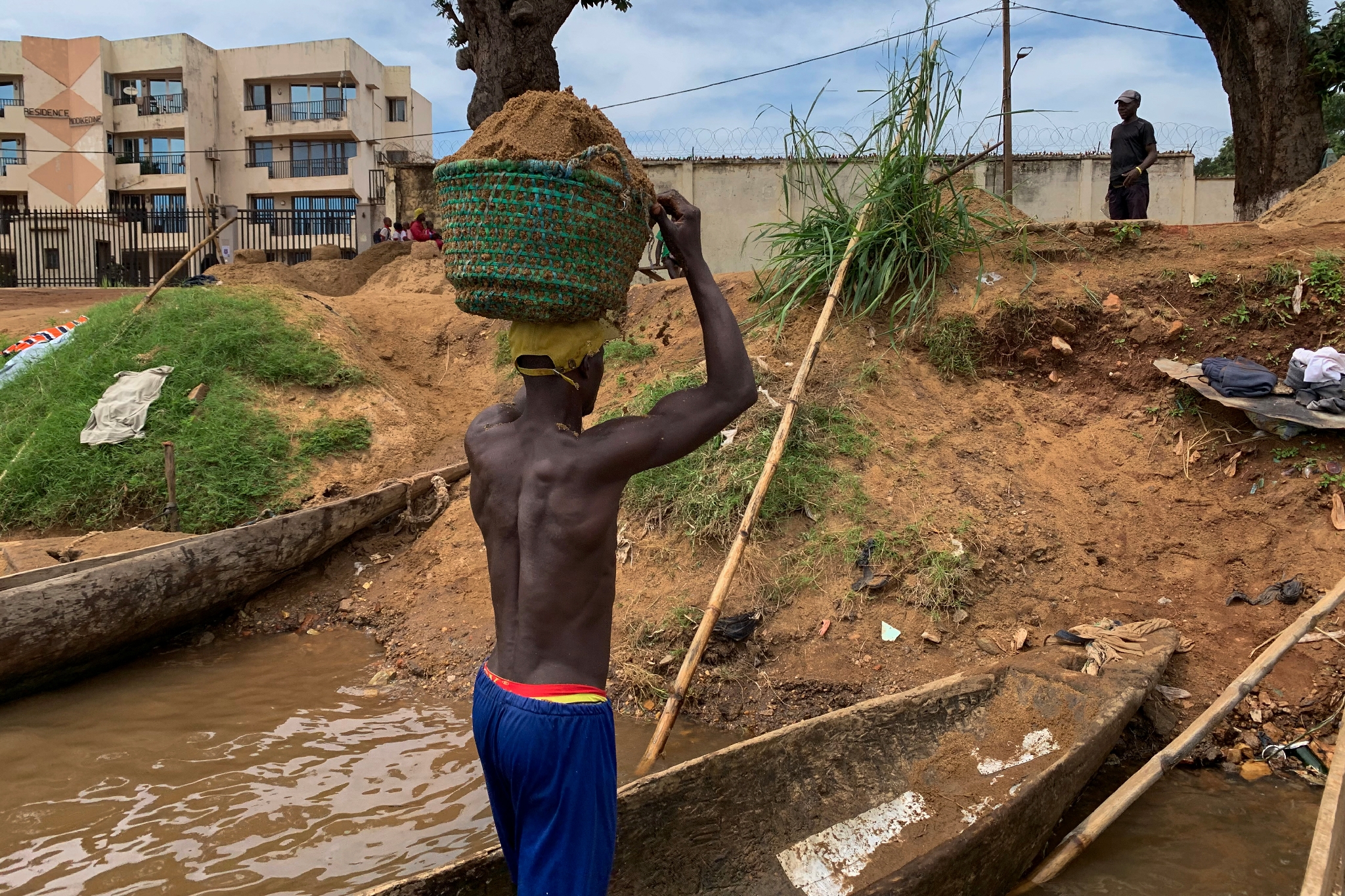 En Centrafrique, on "pêche" le sable de l'Oubangui au péril de sa vie – L 'Express