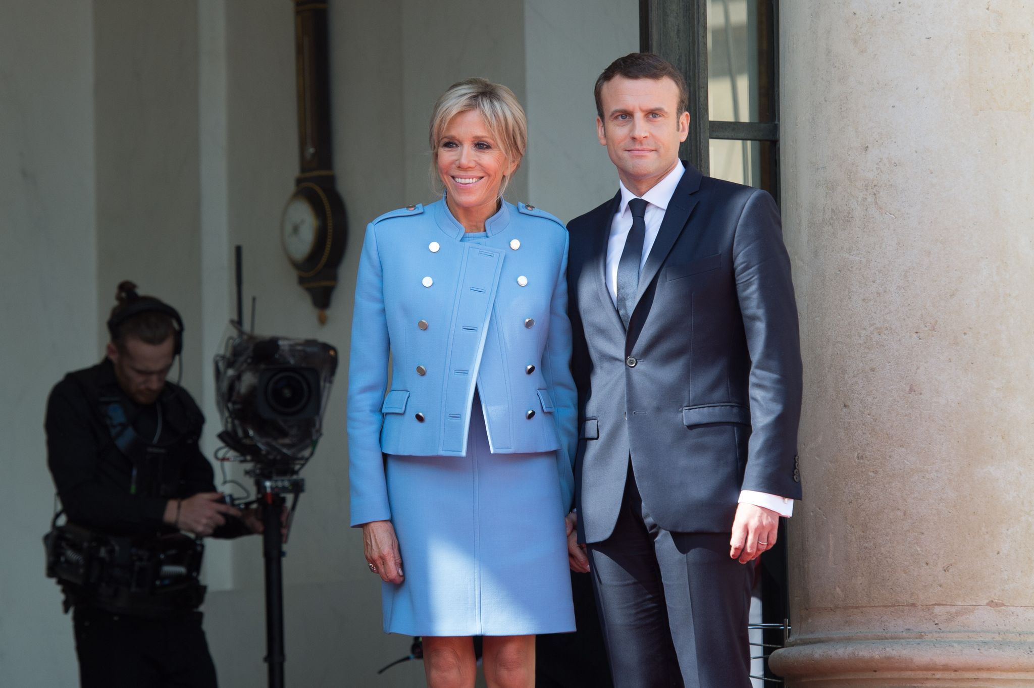 Brigitte Macron : Que trouve-t-on dans la garde-robe de la