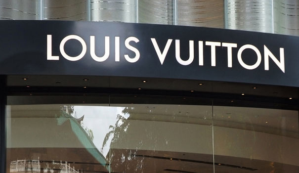 Descubra el poder deslumbrante de la riñonera Discovery de Louis Vuit