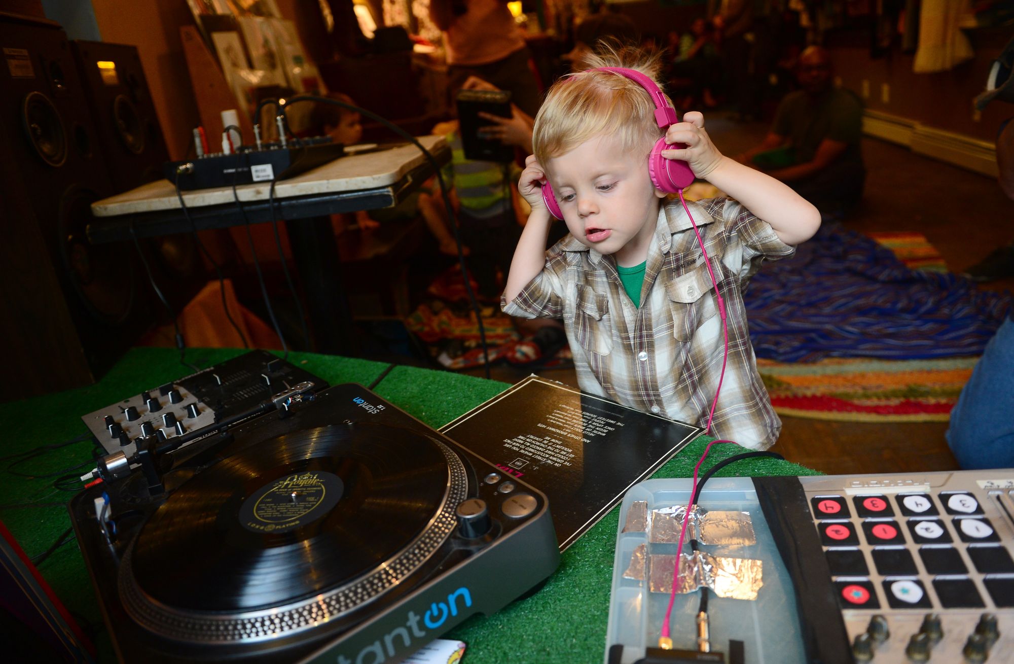 VIDEO. Une école de DJ pour bébés à New York – L'Express