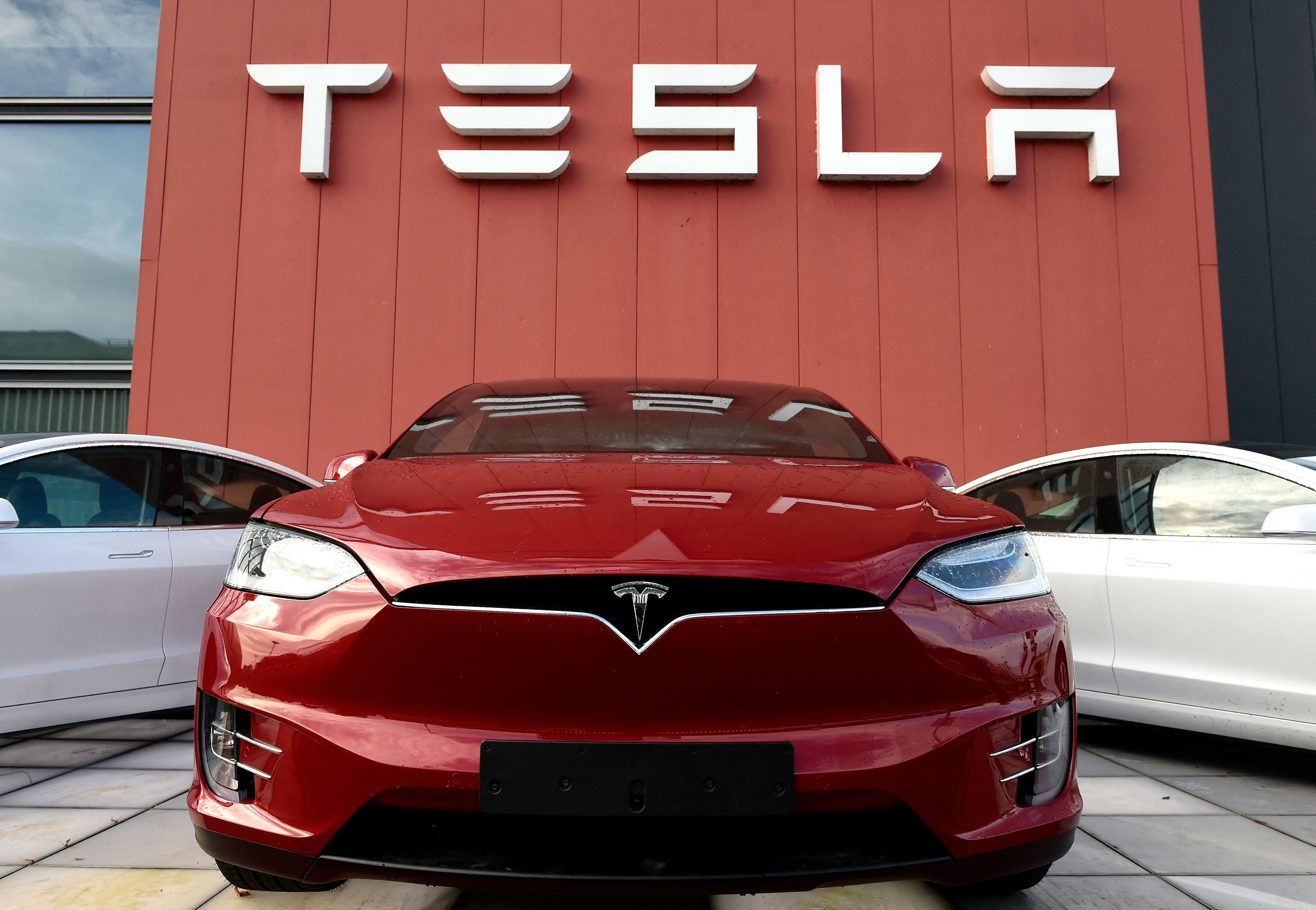 Tesla : pluie de commandes pour l'extraterrestre de l'automobile