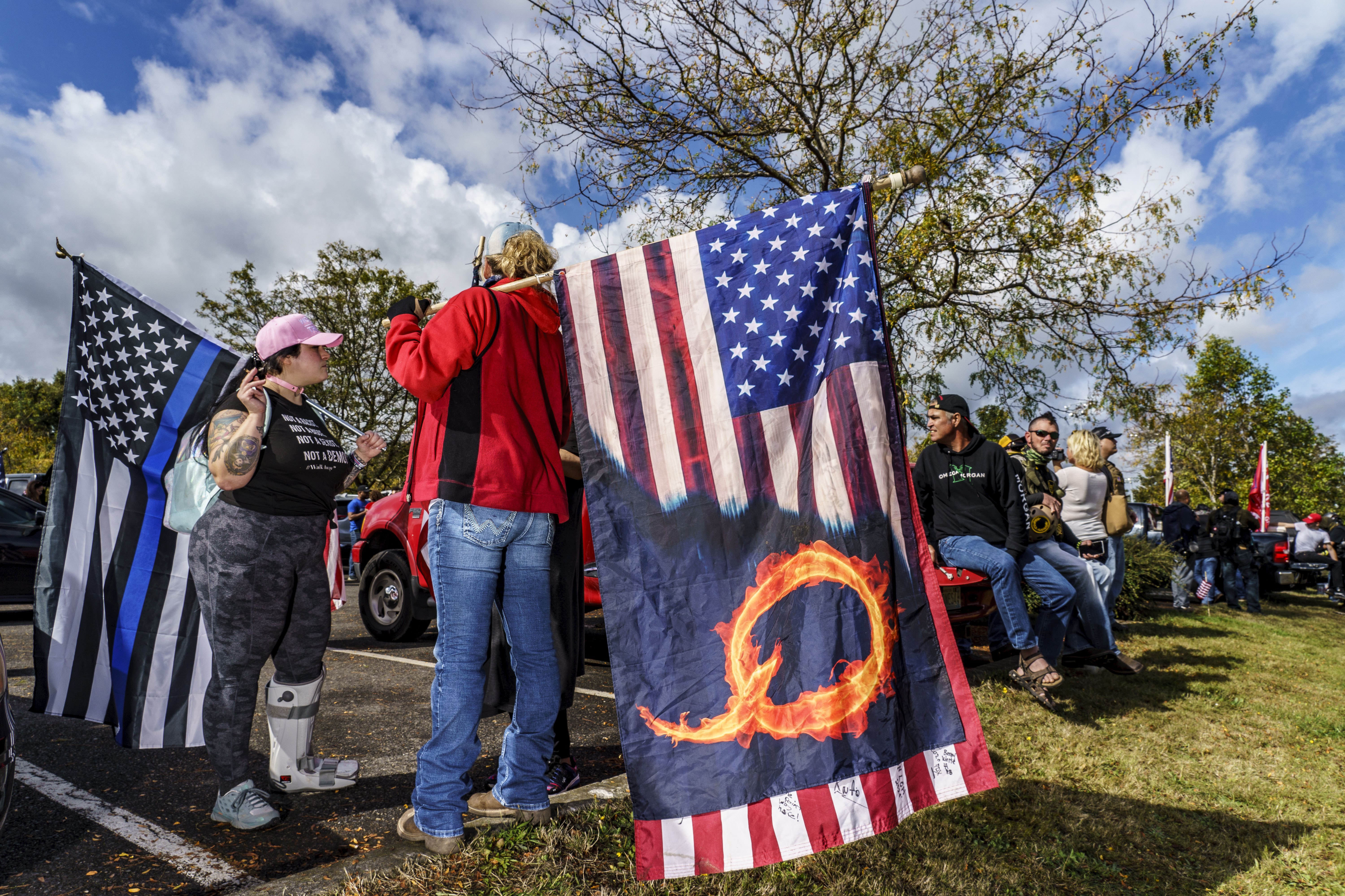 Le leader de QAnon a accidentellement dévoilé son identité