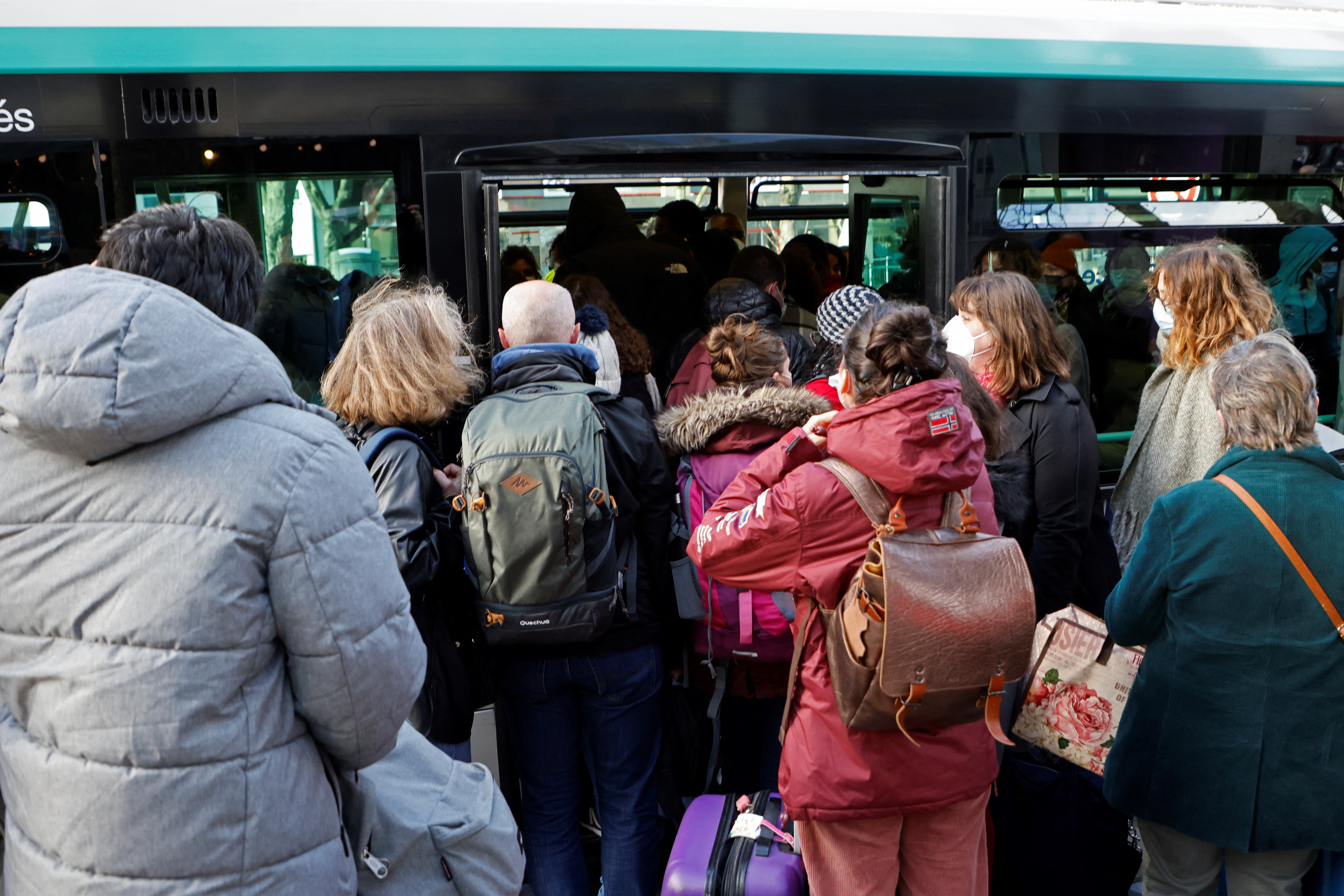 Les élus de la gauche francilienne demandent de repousser l'ouverture à la  concurrence des bus RATP - Ville, Rail et Transports