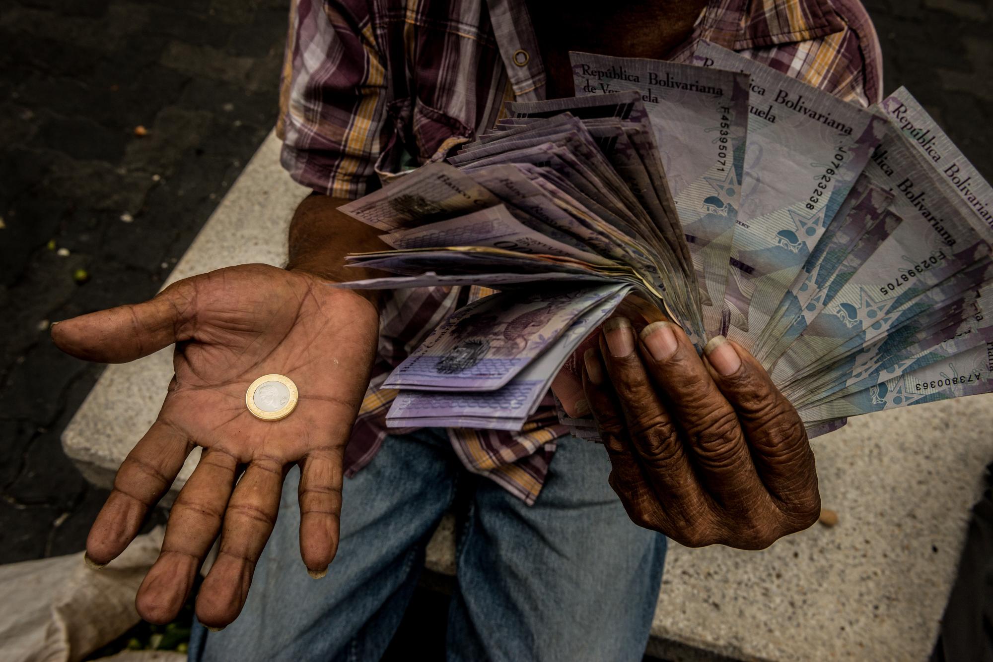 Venezuela : Un homme contrôlé à la frontière colombienne avec 150.000  dollars en faux billets