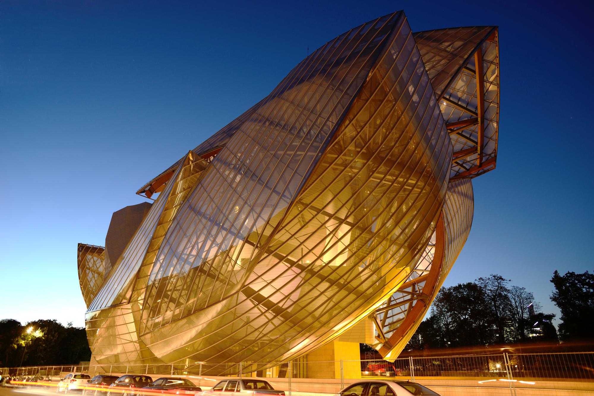 Fondation Louis Vuitton - L'oiseau de verre de Bernard Arnault et Frank  Gehry