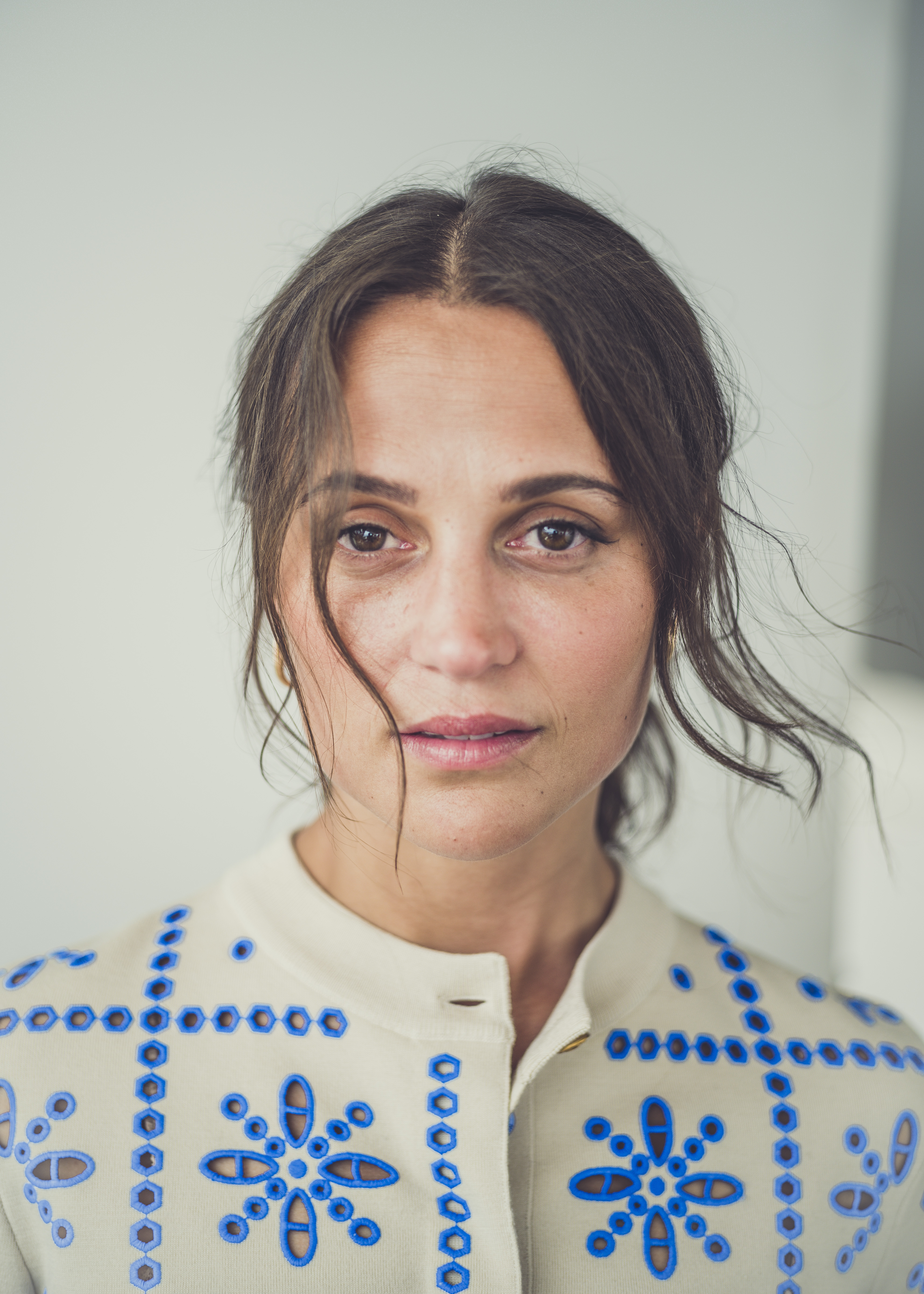 Festival de Cannes 2023 : Alicia Vikander invente « Le jeu de la reine »  pour s'extraire de l'emprise de son roi